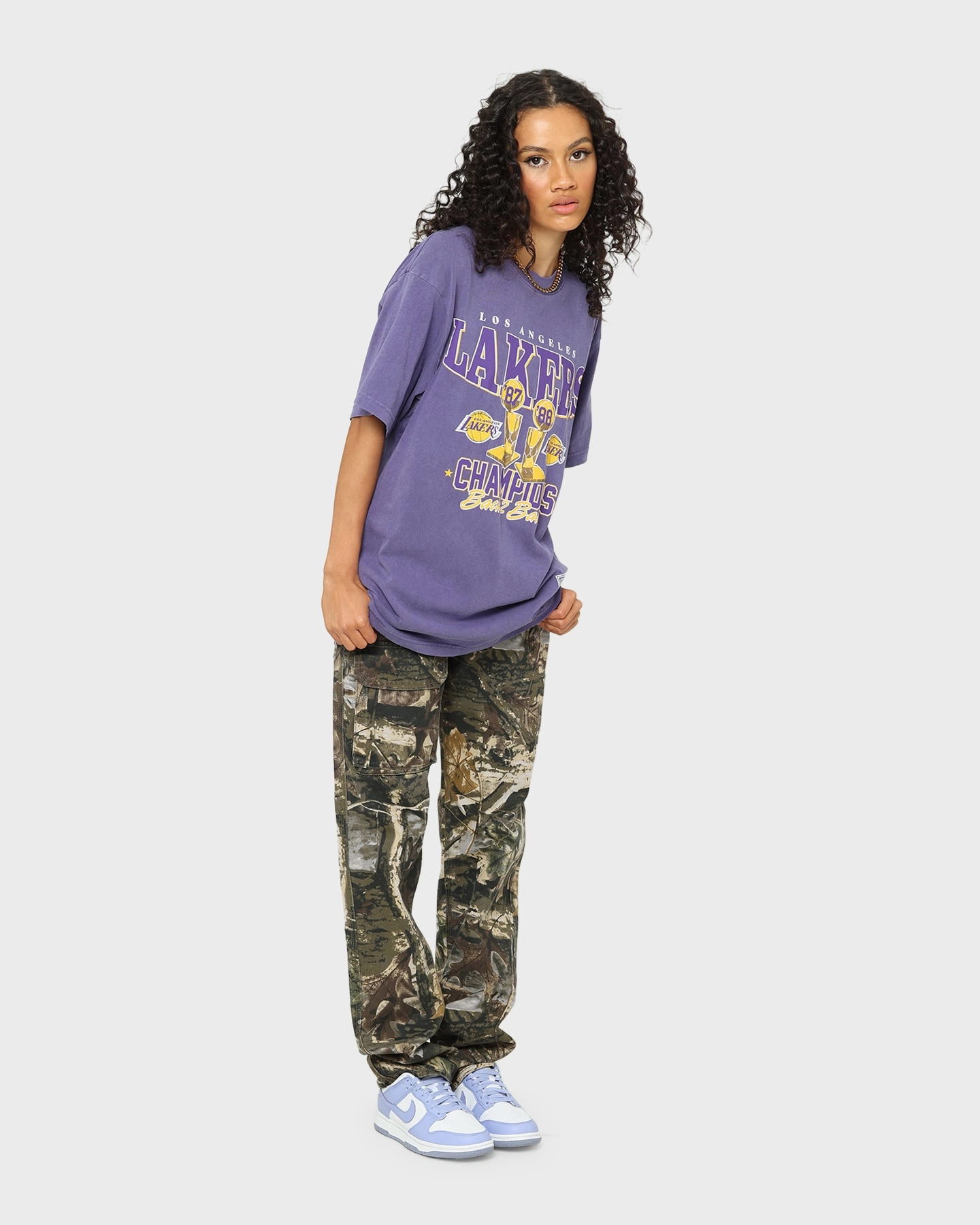 LowImpact Manufacturing Mitchell & Ness Los Angeles Lakers Vintage Champs Trophy T-Shirt Faded Purple