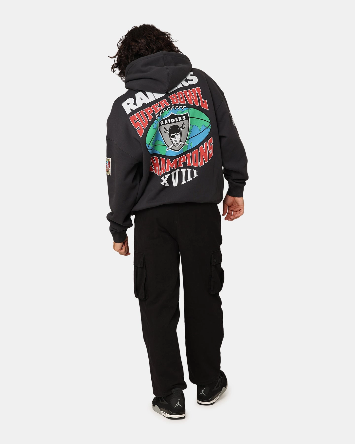 Mitchell & Ness Los Angeles Raiders Super Bowl World Hoodie Faded Black TailoredSilhouette