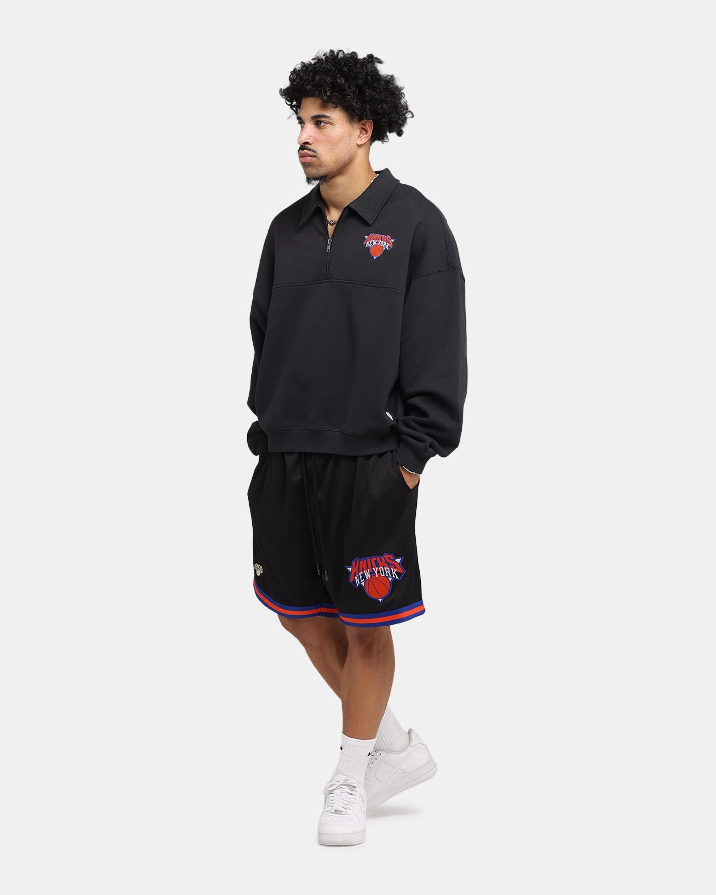 Advanced Wickability System Mitchell & Ness New York Knicks Boxy Quarter Zip Crewneck Faded Black