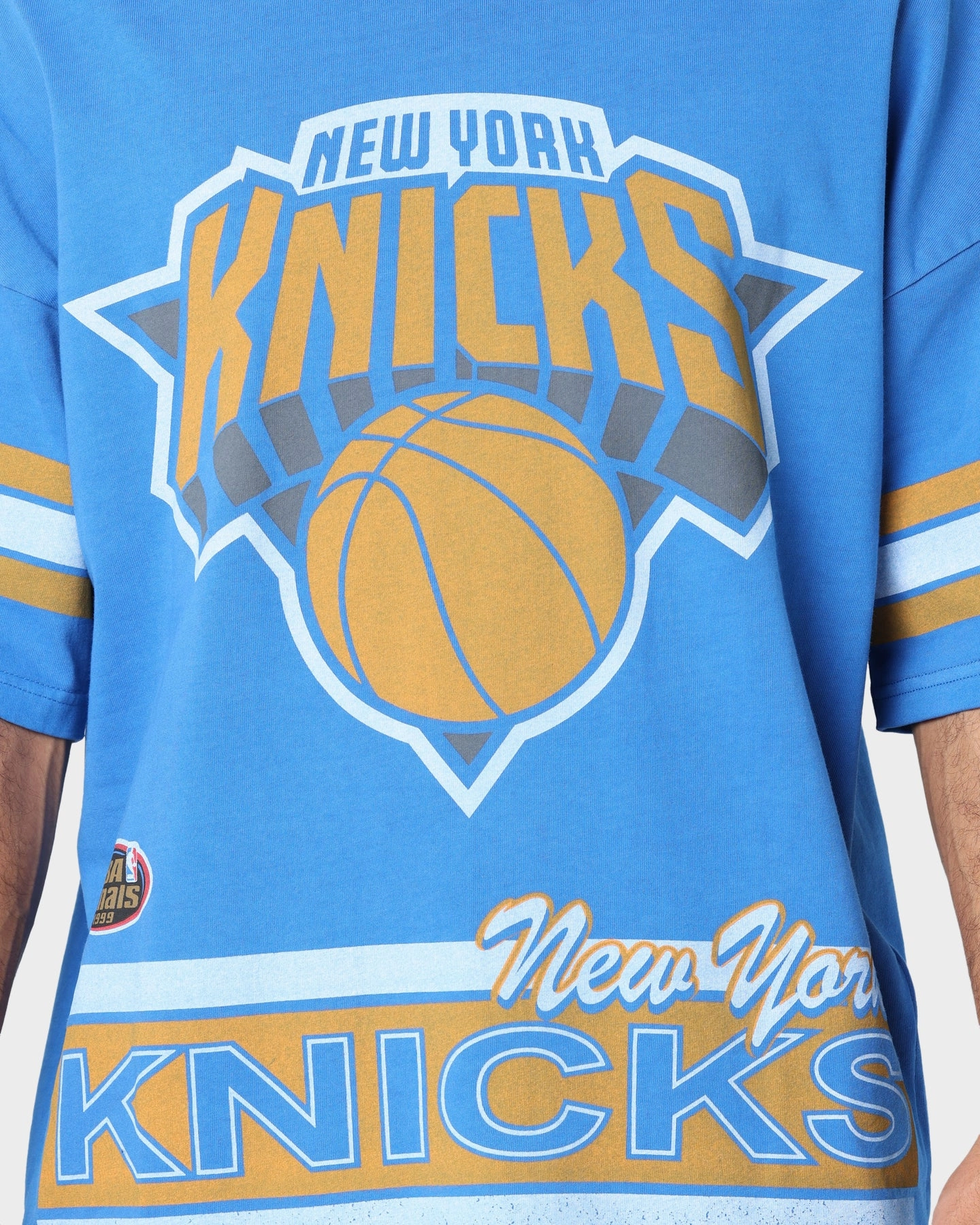 Anti Static Fabric Layering Options Mitchell & Ness New York Knicks Vintage Conference T-Shirt Faded Royal