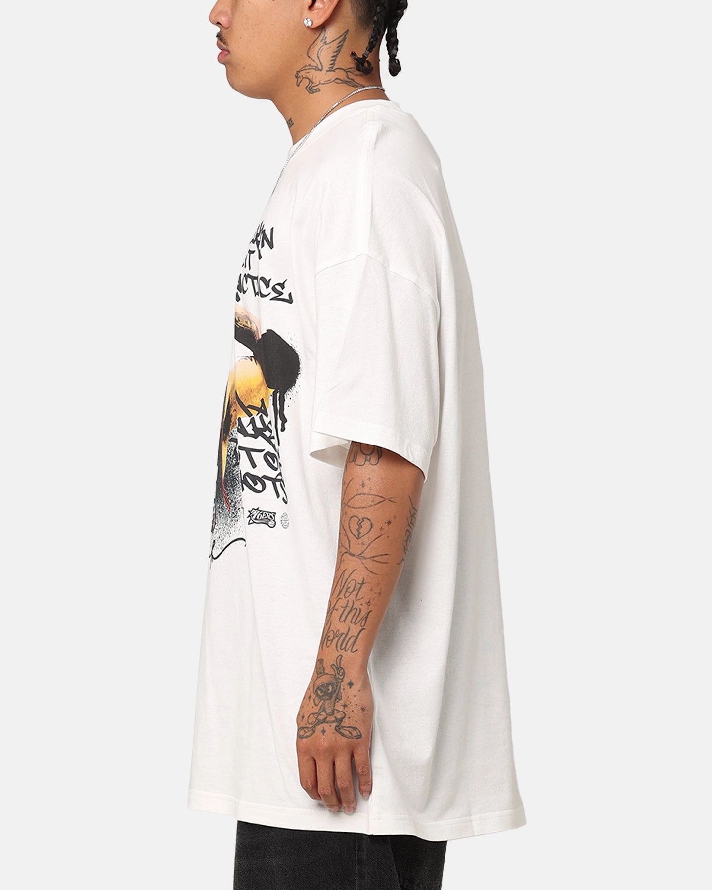 Mitchell & Ness Philadelphia 76ers Allen Iverson We Talkin T-Shirt Vintage White High-Quality Fabric Vibrant Colors
