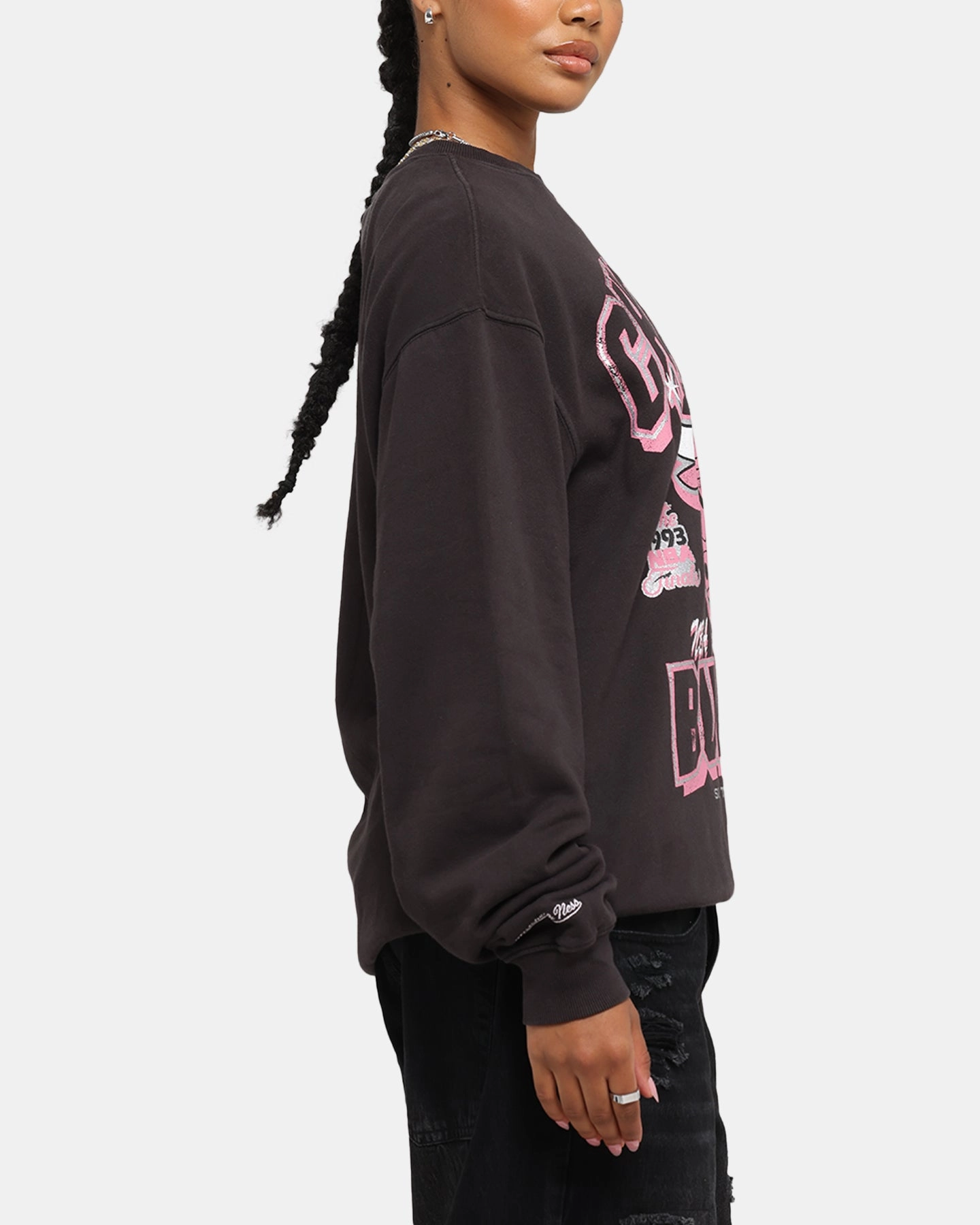Mitchell & Ness Women's Chicago Bulls Arch Logo Crewneck Overdyed Black Impact Absorbing Back Panels