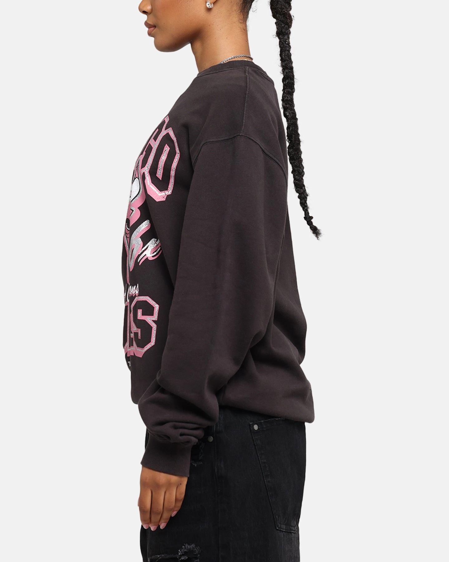 Mitchell & Ness Women's Chicago Bulls Arch Logo Crewneck Overdyed Black Minimalist Aesthetic Sleek Outdoor Look