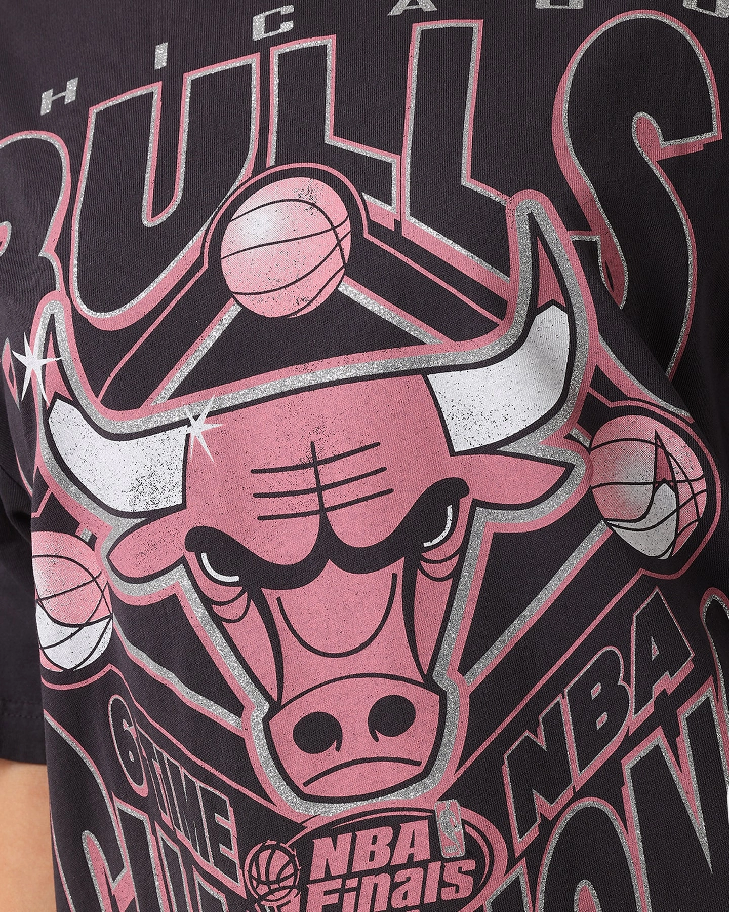 Mitchell & Ness Women's Chicago Bulls NBA Champs Glitter T-Shirt Overdyed Black Affordable Fashion PocketDetail