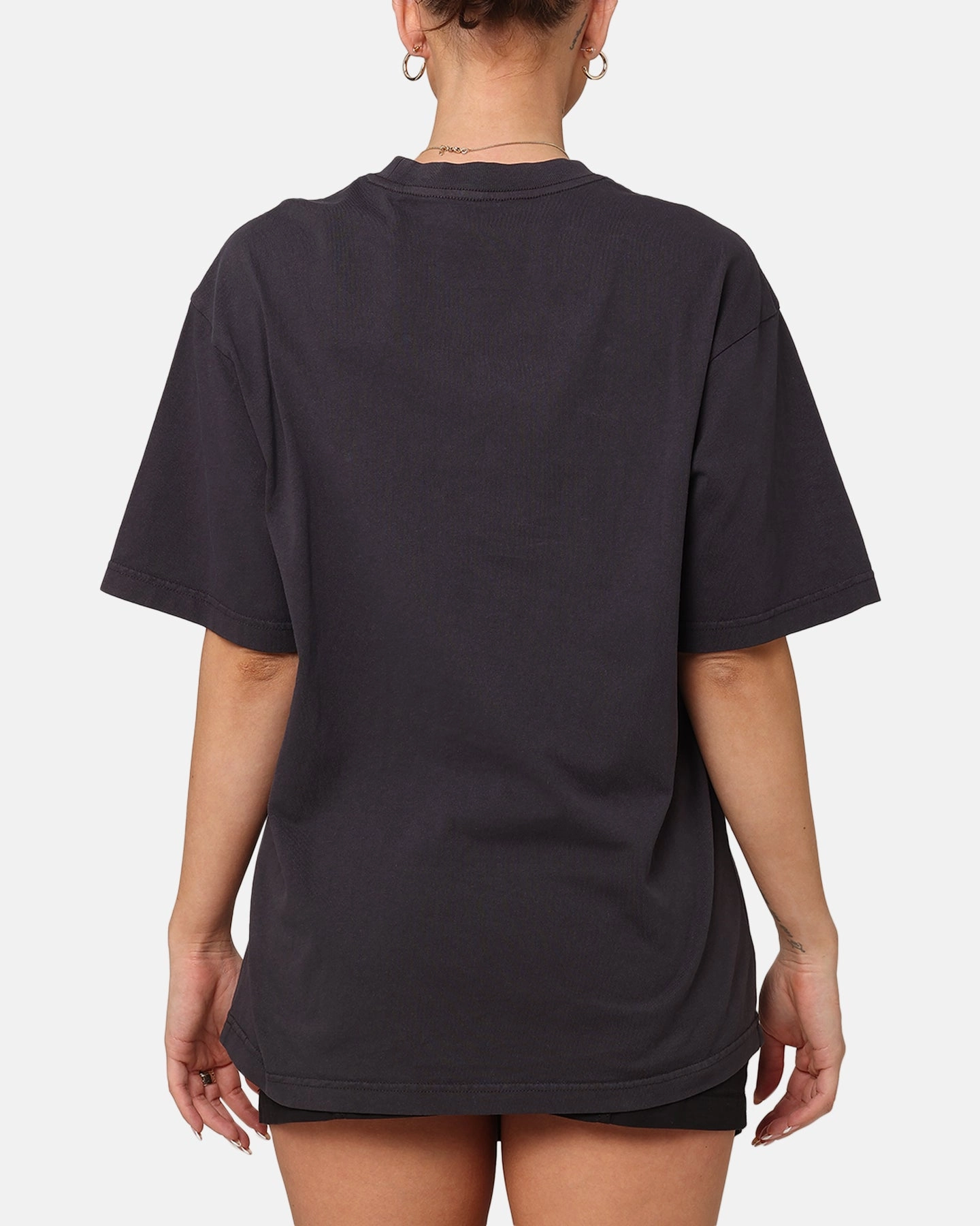 Mitchell & Ness Women's Chicago Bulls NBA Champs Glitter T-Shirt Overdyed Black Trendy Comfort Layered Collar Structure