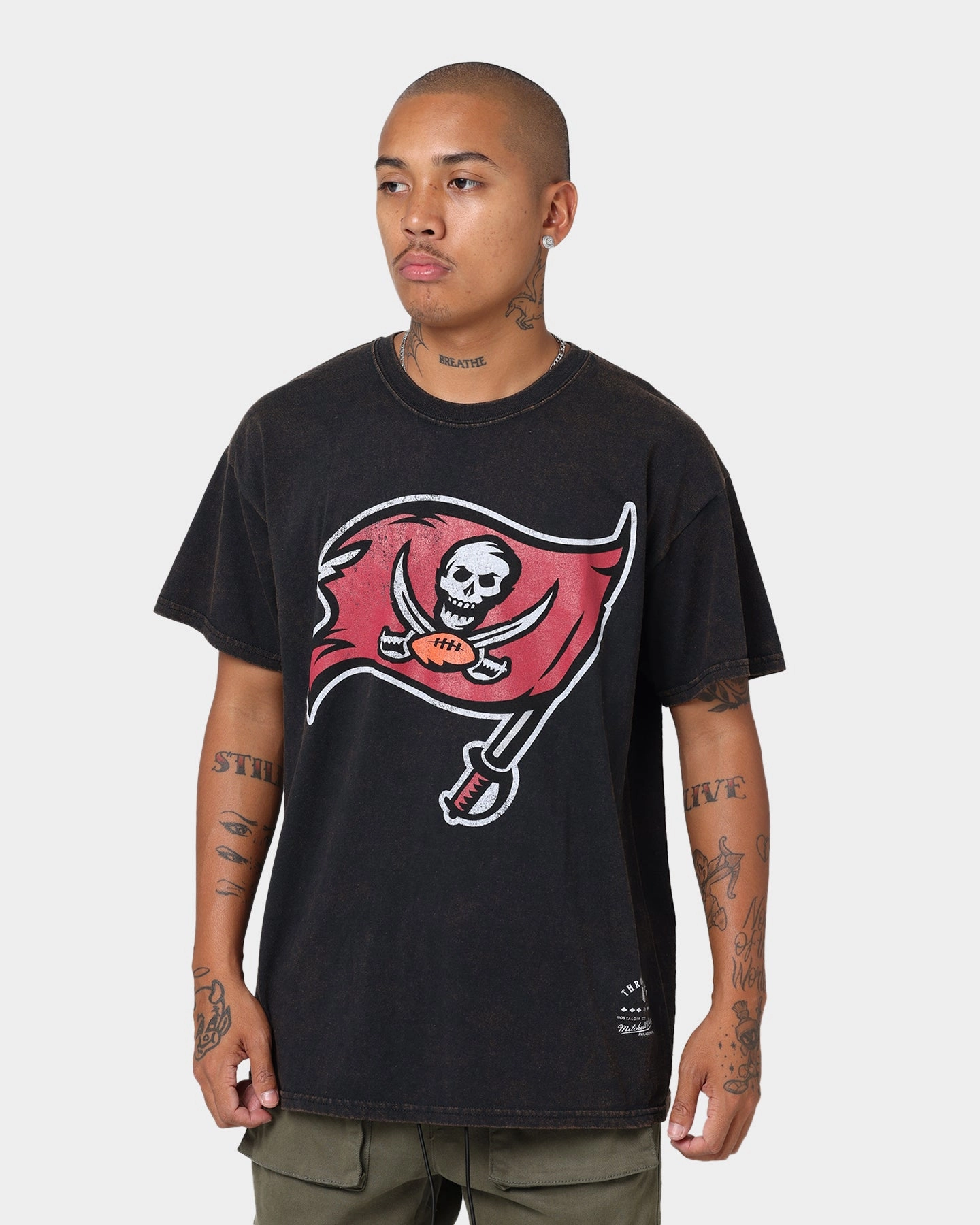 Vegan Mitchell and Ness Tampa Bay Buccaneers Oversized Extra Large Logo T-Shirt Vintage Black