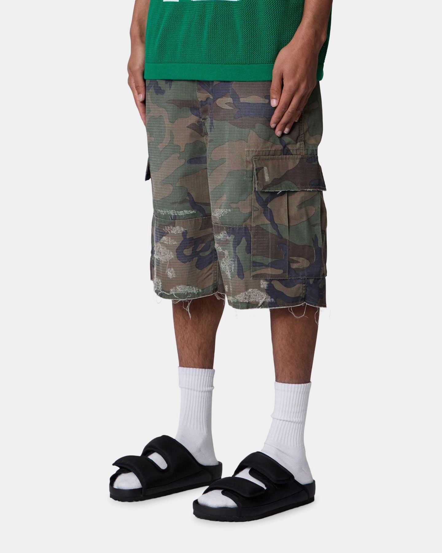 Outdoor Comfort MNML Baggy Distressed Cargo Shorts Camo
