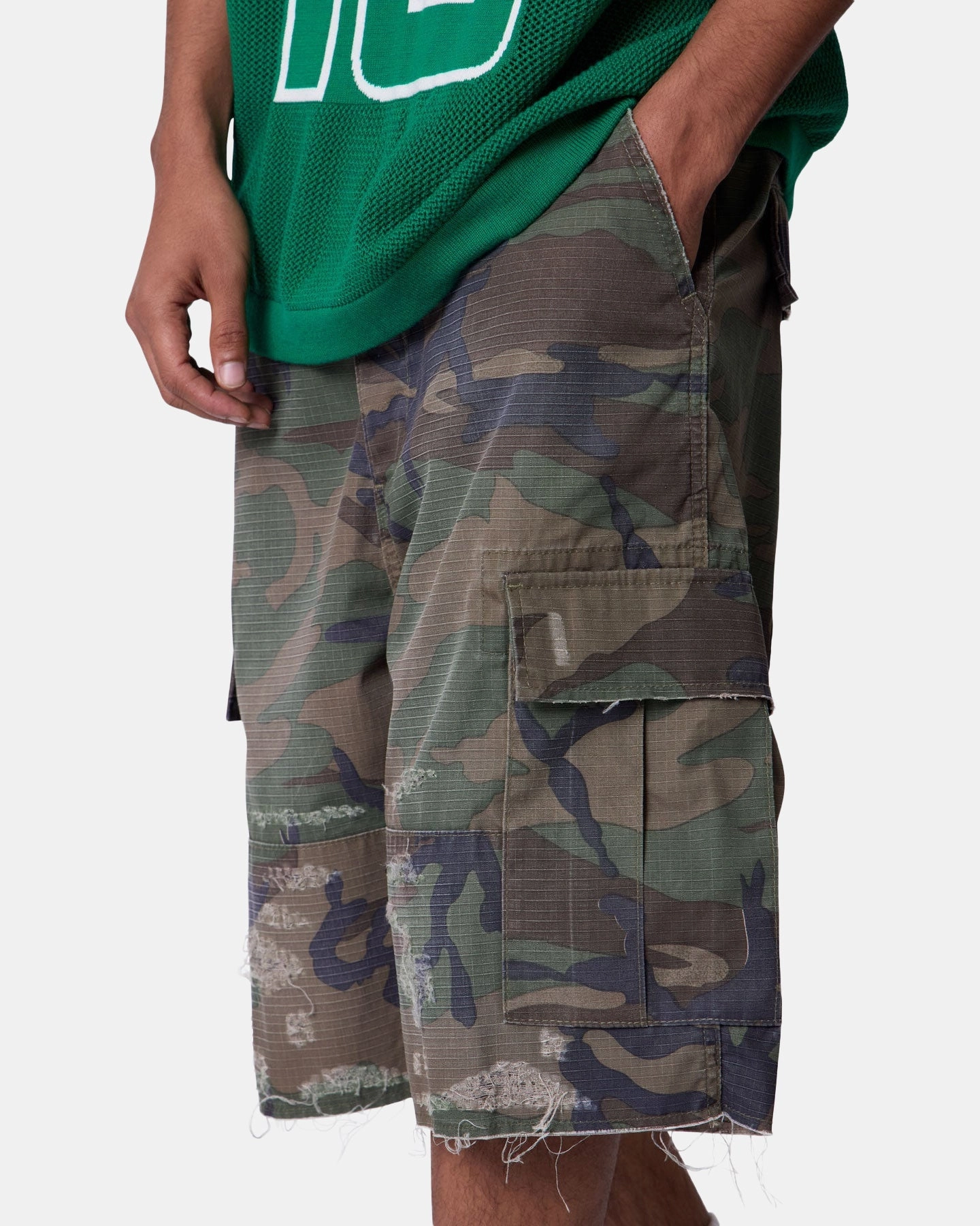 MNML Baggy Distressed Cargo Shorts Camo tropical style