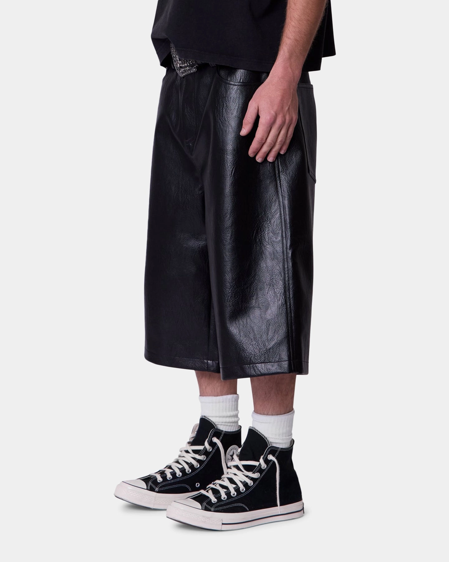 Crisp Texture MNML Ultra Baggy Leather Shorts Black