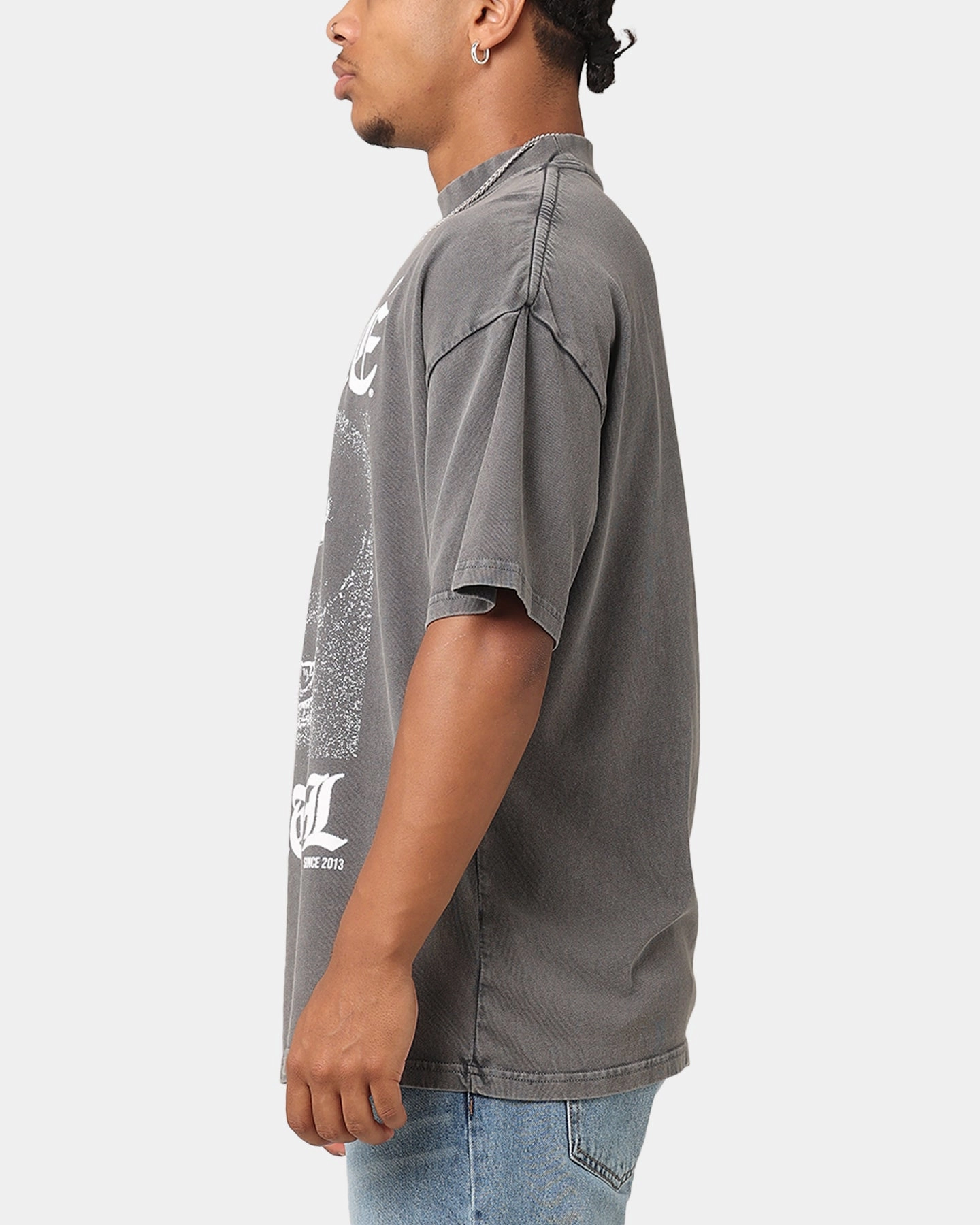 coordinate with other items Trendy Fabric Carre Cartel Mock Neck T-Shirt Washed Charcoal