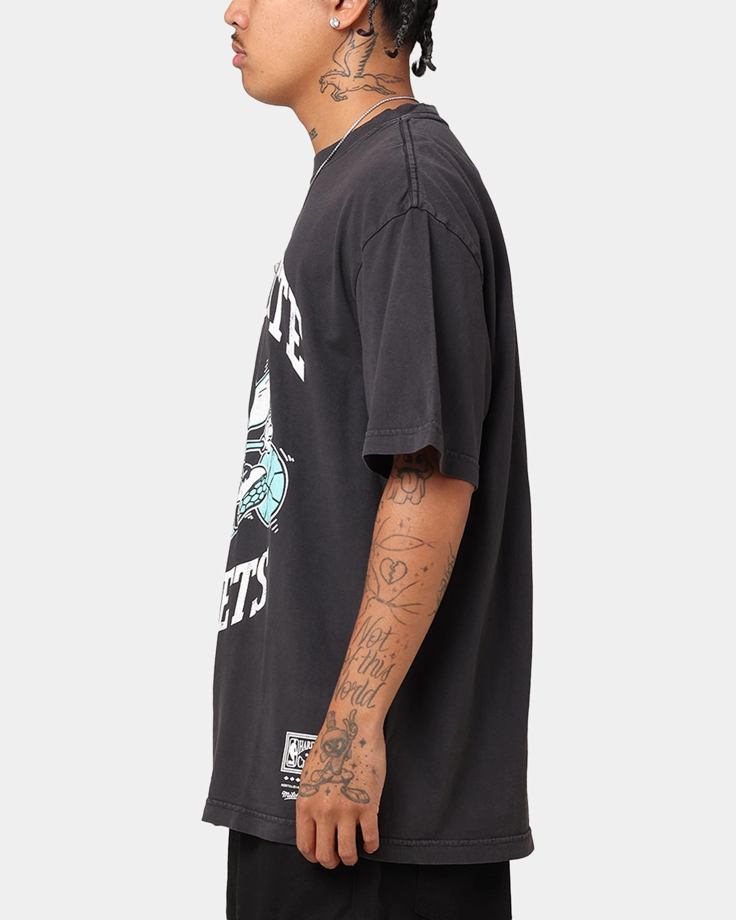 Mitchell & Ness Charlotte Hornets Ice Blue Logo T-Shirt Faded Black Simple Layer Casual Comfort Look
