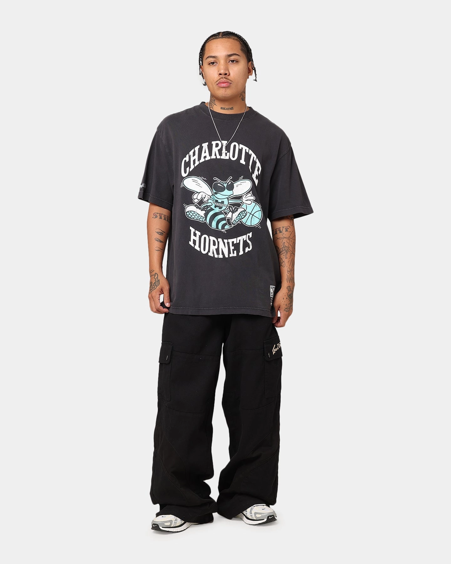 Mitchell & Ness Charlotte Hornets Ice Blue Logo T-Shirt Faded Black Perfect for Vacation Beaded details