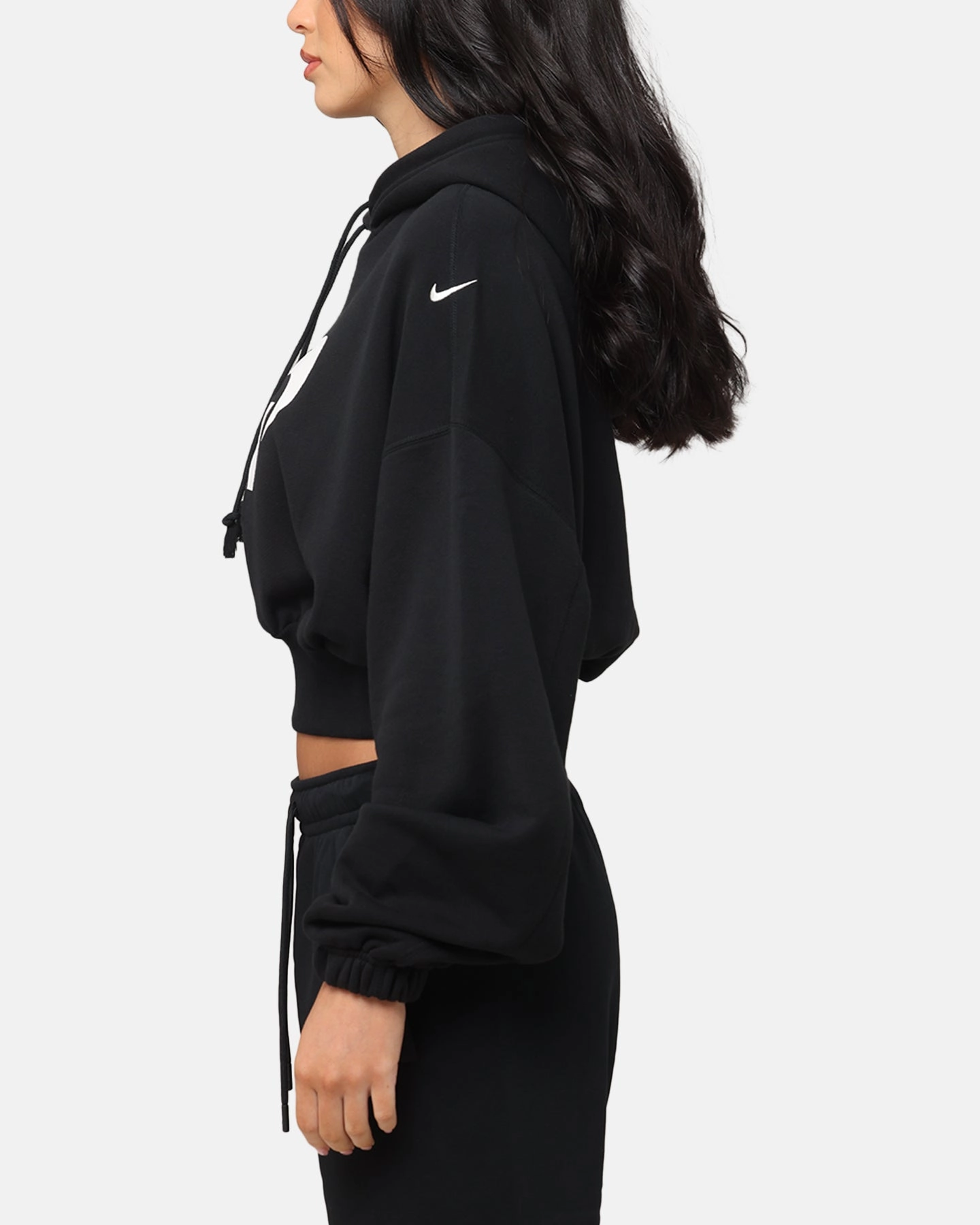Fashion Week sports practice Nike Women's Sportswear Oversized Cropped Fleece Pullover Hoodie Black/Sail