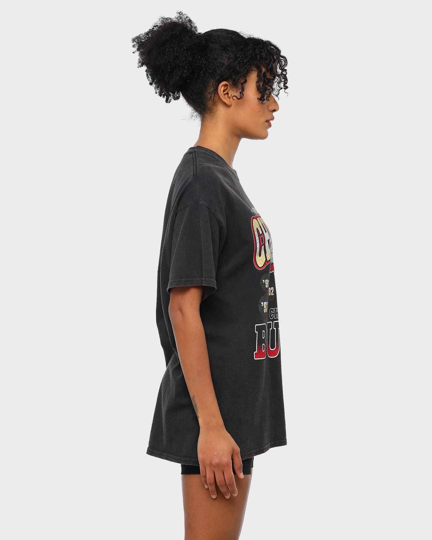 Embroidered Details Mitchell & Ness Chicago Bulls Vintage Champ Tee Black