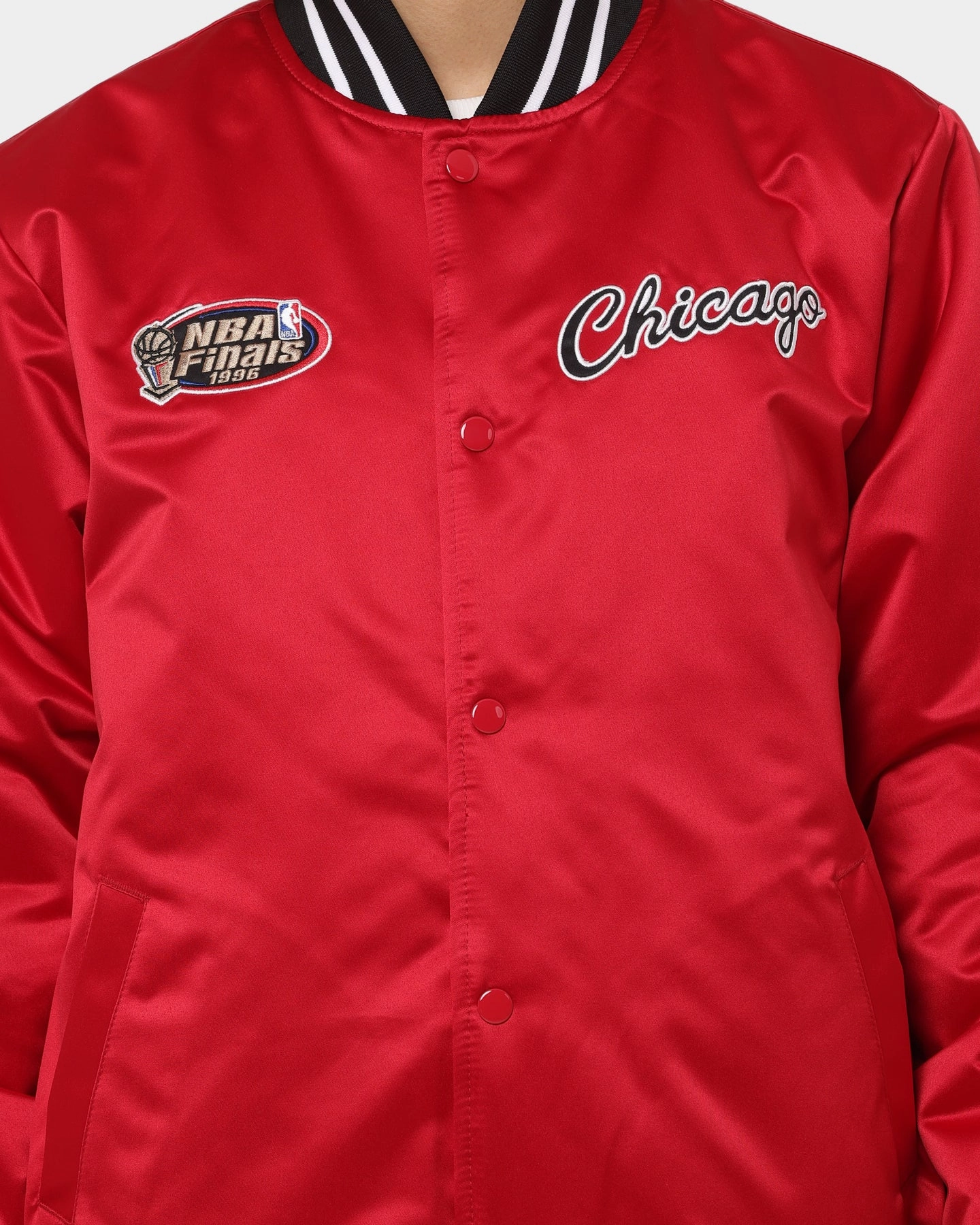 Mitchell & Ness Chicago Bulls Heavyweight Satin Jacket Scarlet Thermal Reflective Lining Beach Holiday