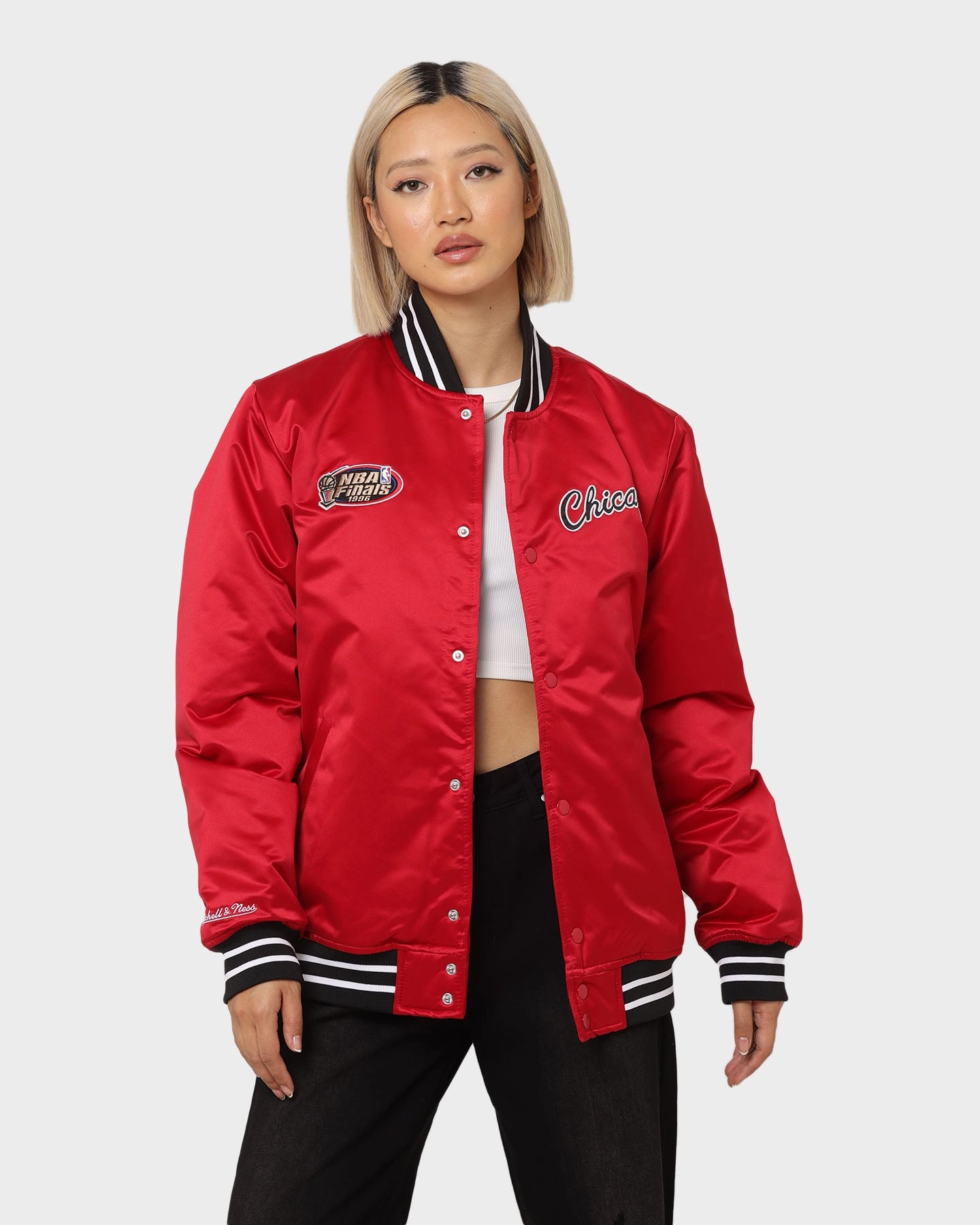 Performance Jacket Mitchell & Ness Chicago Bulls Heavyweight Satin Jacket Scarlet