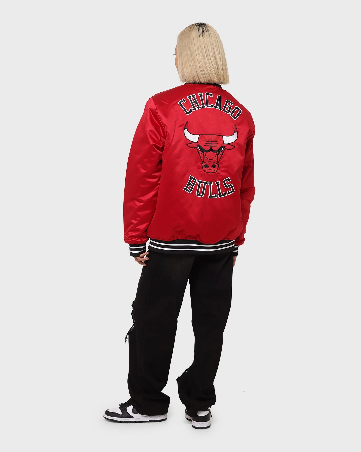 Condition Mitchell & Ness Chicago Bulls Heavyweight Satin Jacket Scarlet