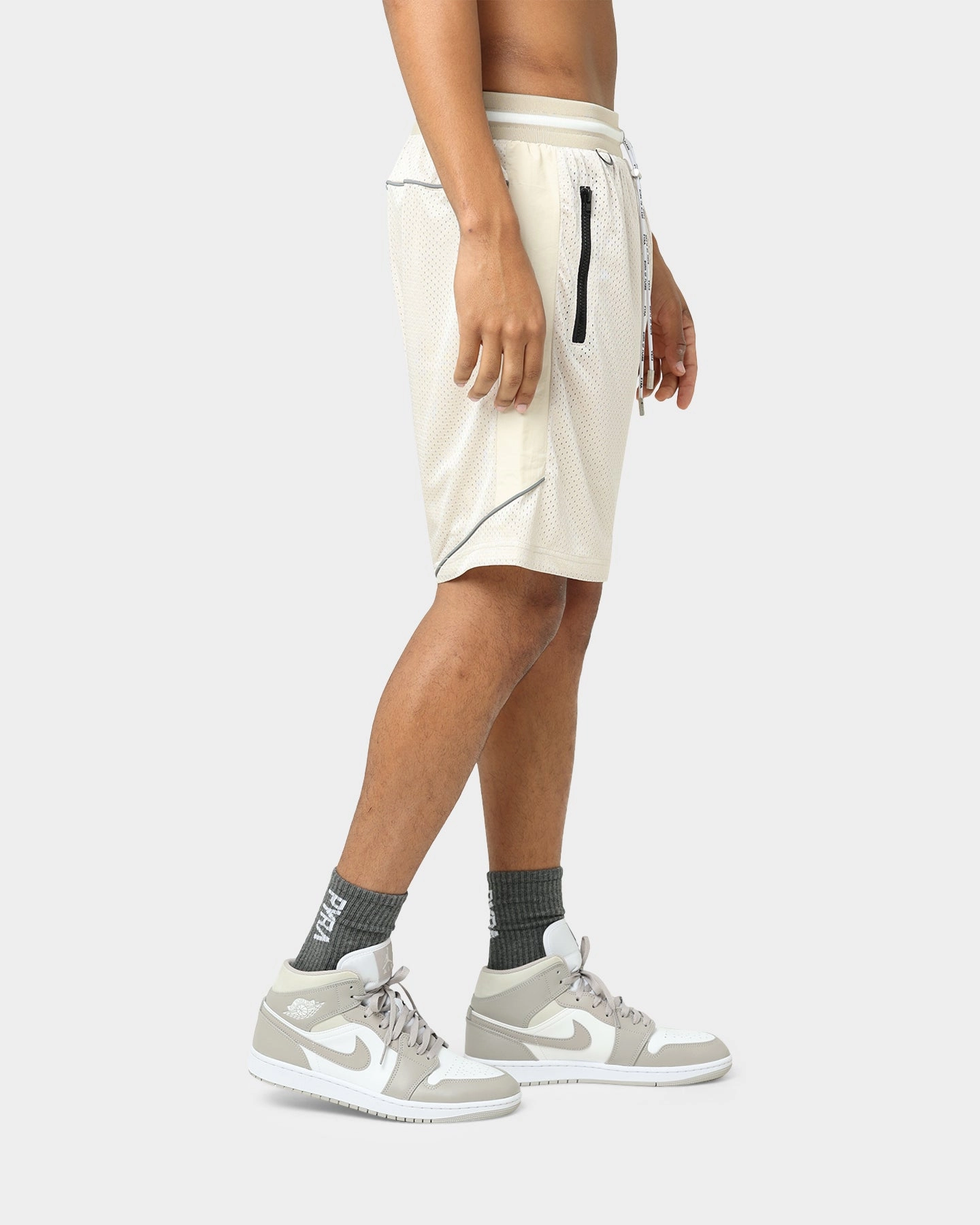 Non Irritating Tags Pyra Nero Mesh Shorts Chateau Grey