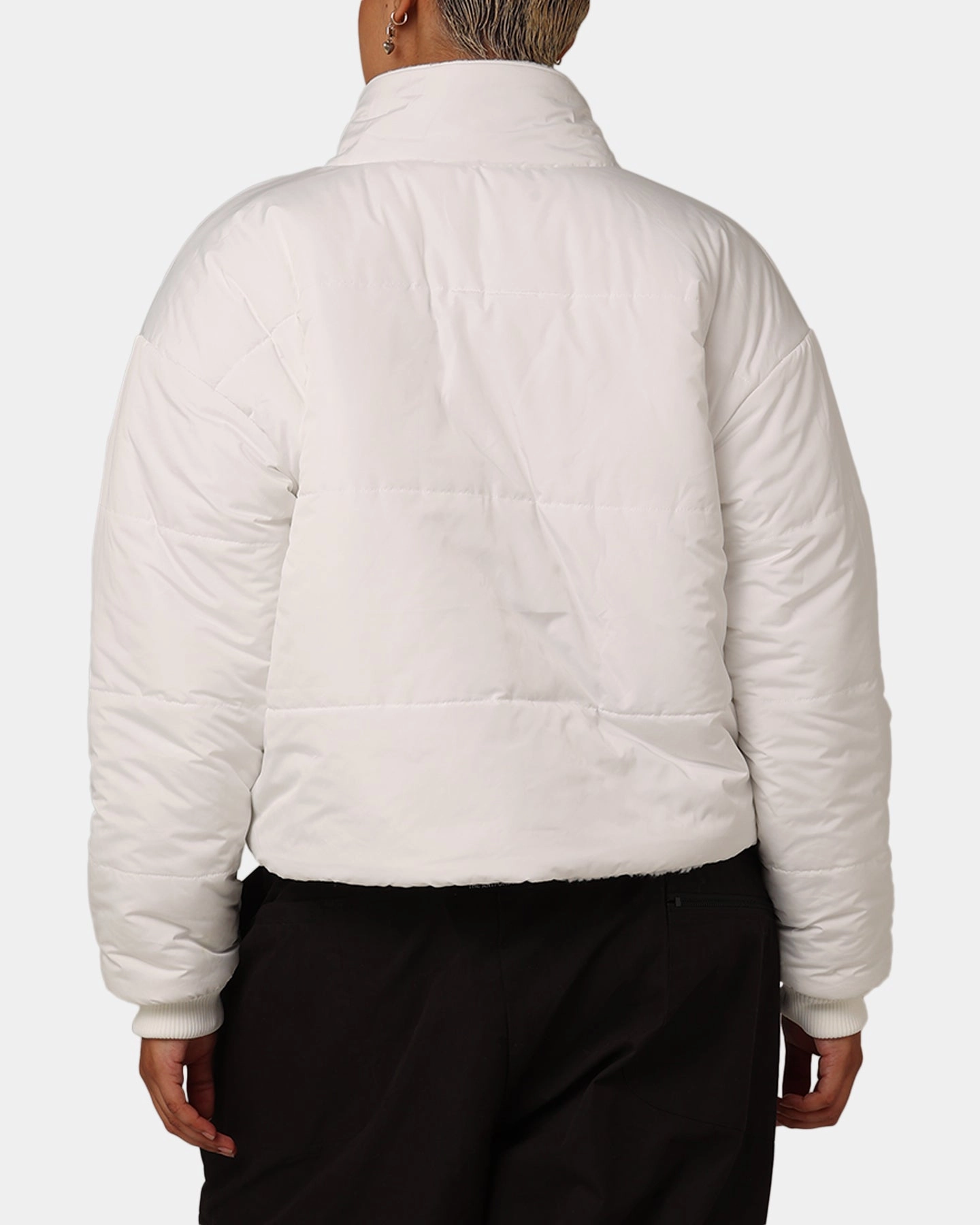 St??ssy Women's Graffiti Cropped Puffer Jacket White Overcome