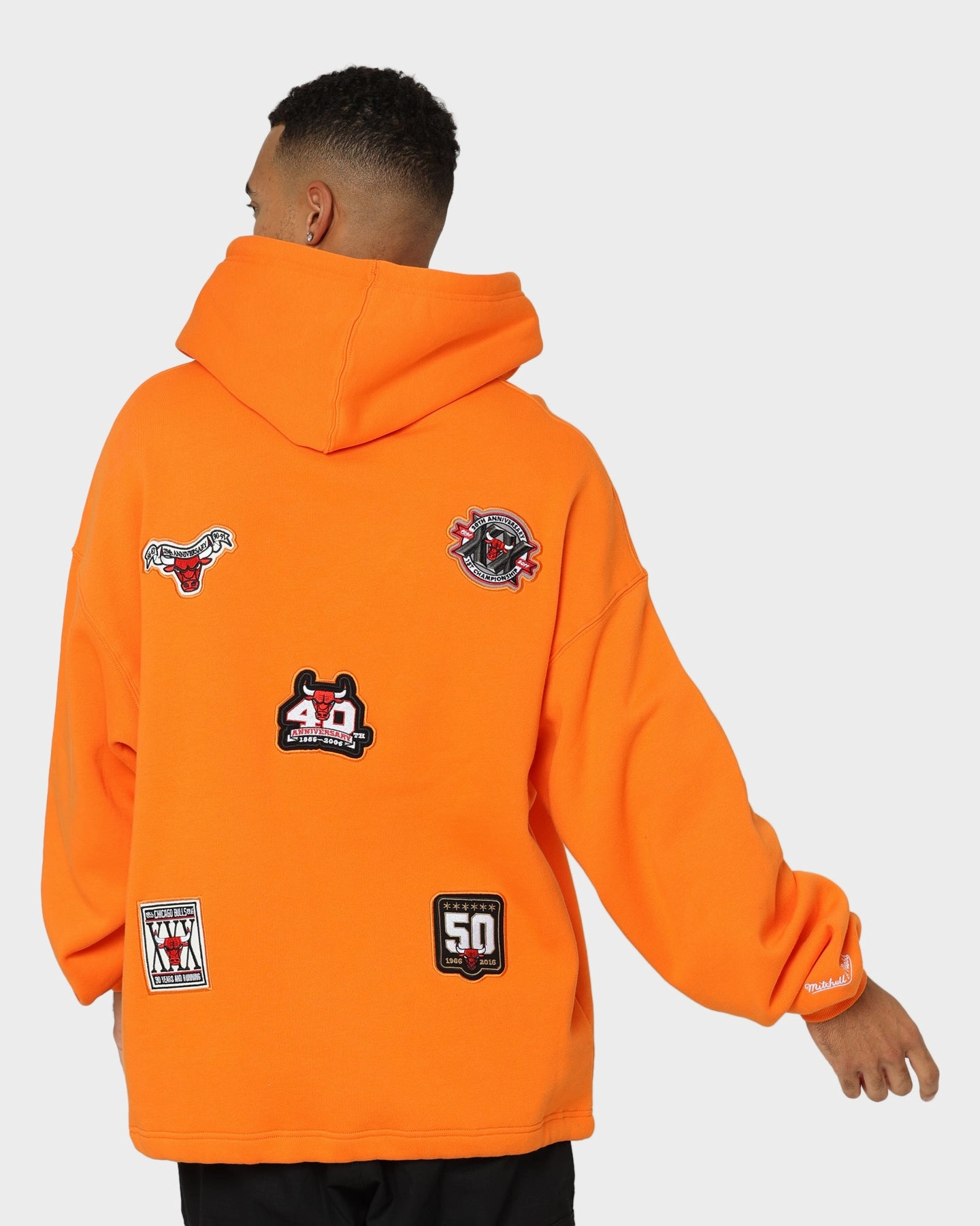 Anti Static Material muted shades Mitchell & Ness Chicago Bulls Anniversary Hoodie Orange