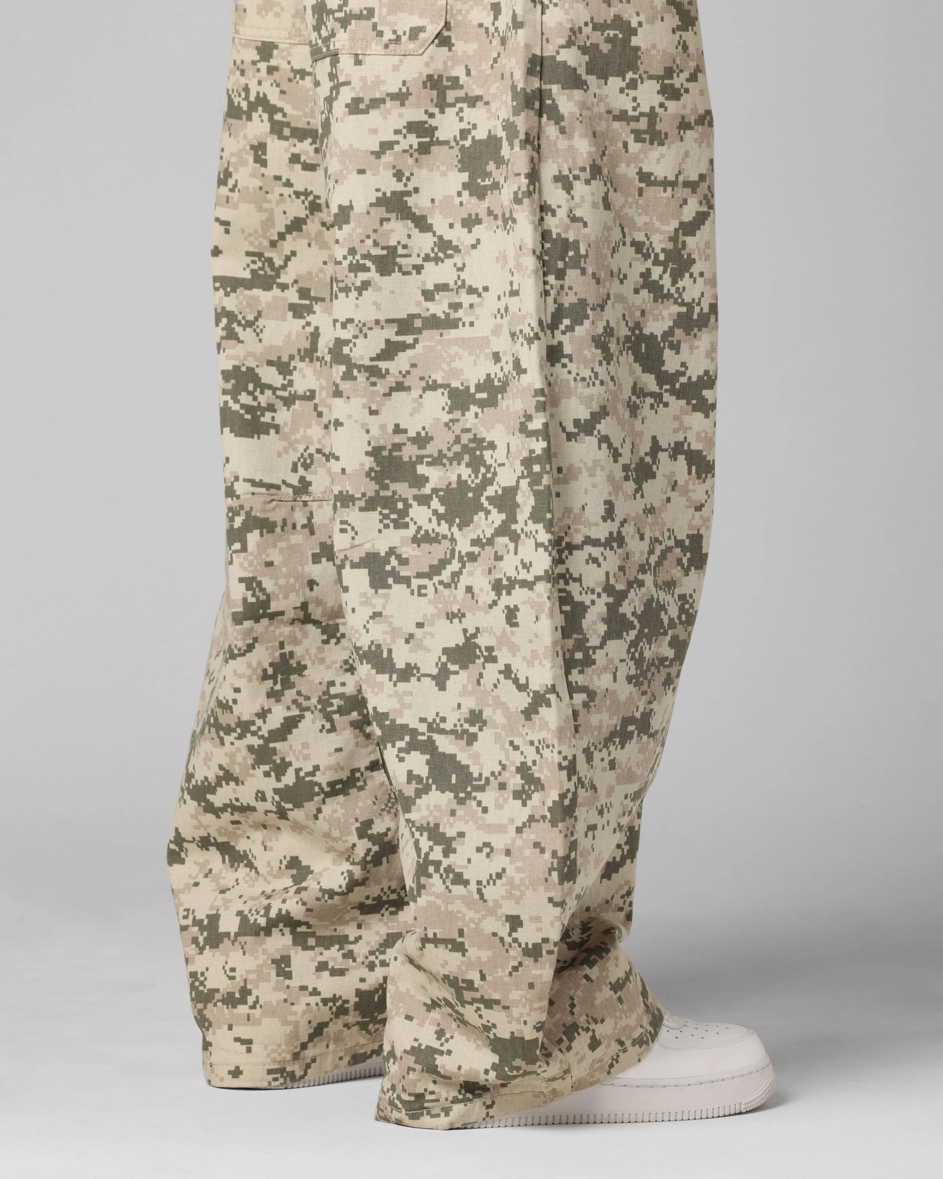 Suitable Fit Loiter F-16 Balloon Jeans Digi Camo