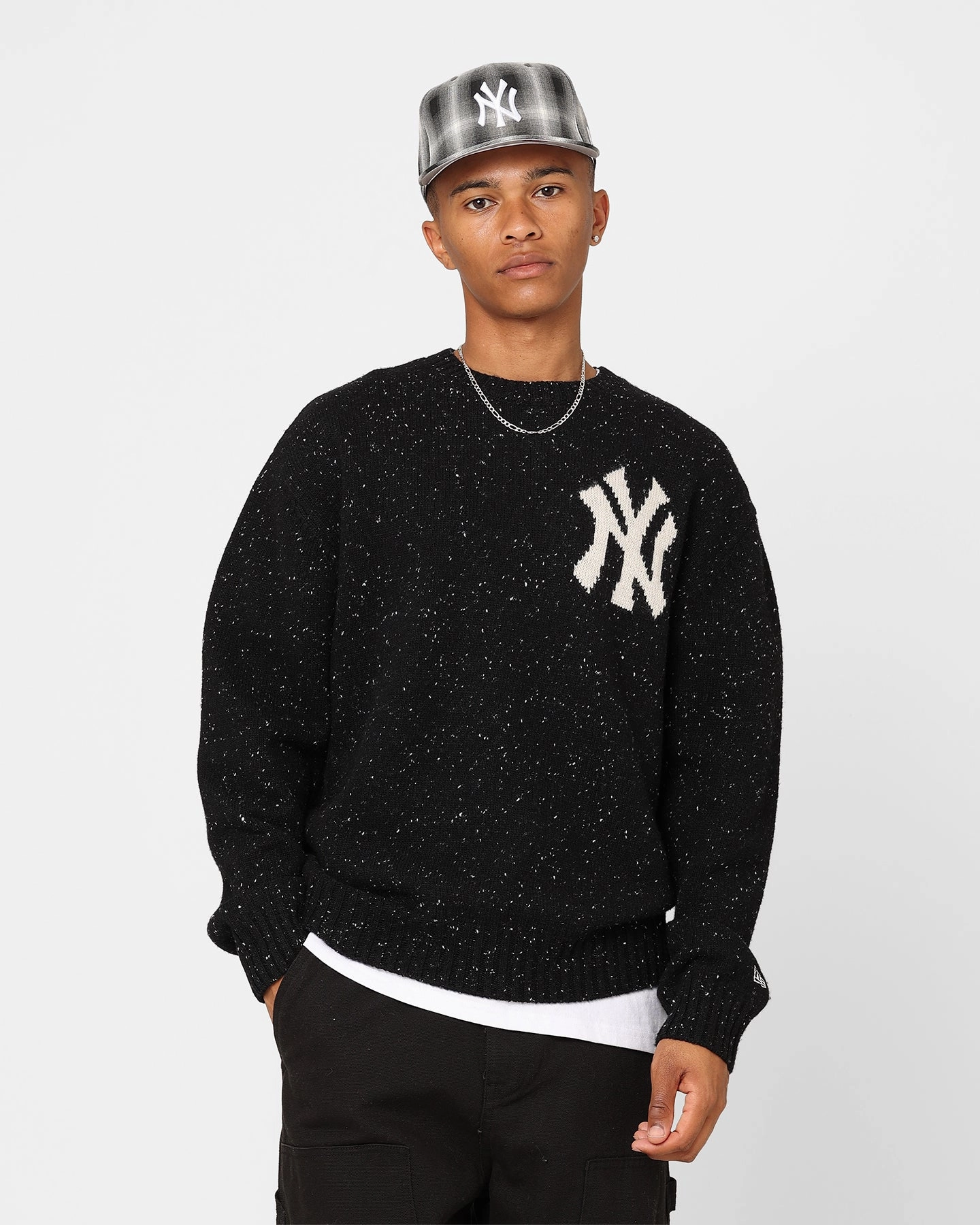New Era New York Yankees Oversized Knit Sweater Black Fade Resistant Dye Method Layered Insulation