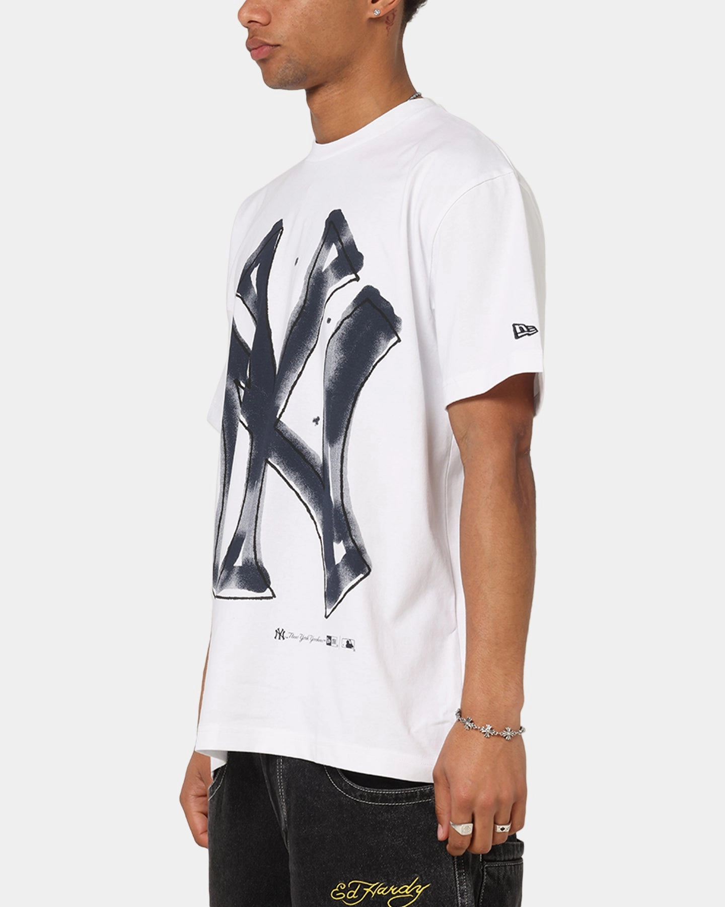 New Era New York Yankees Oversized Paint T-Shirt White Comfy Casual Wear Streetwear Style