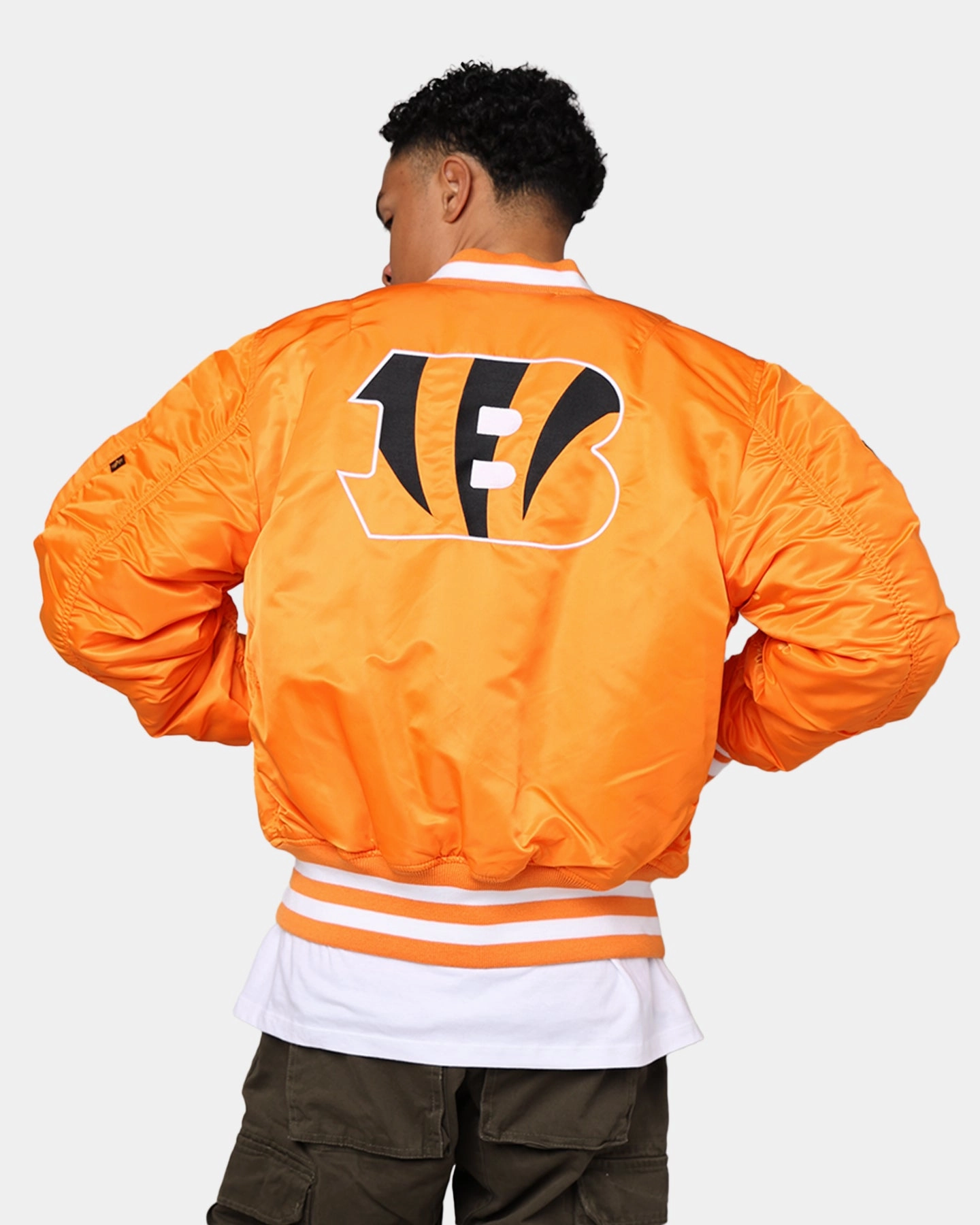 Reveal Bonded Shoulder Guards New Era X Alpha Series X NFL Cincinnati Bengals MA-1 Bomber Jacket Orange/Black