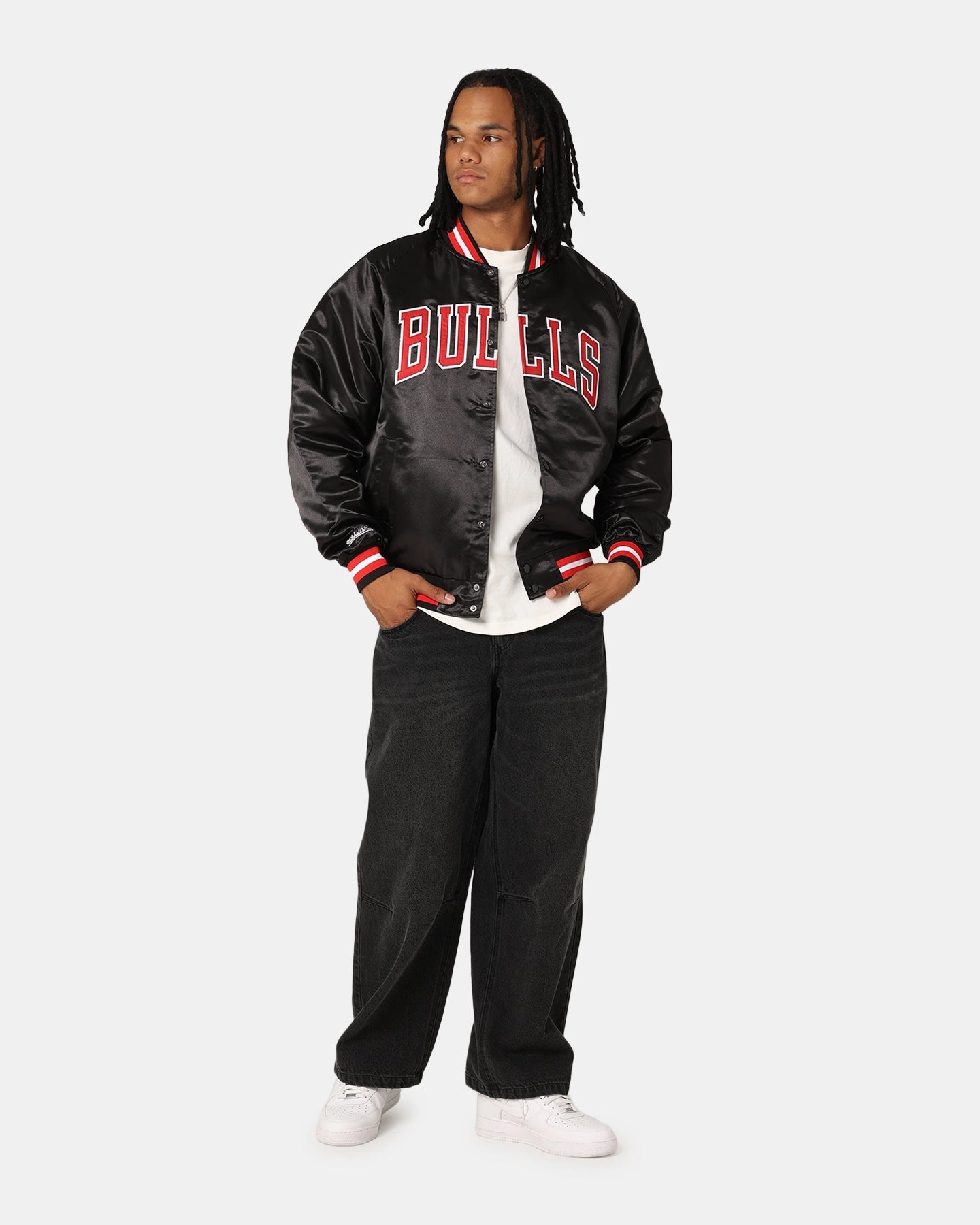 Mitchell & Ness Chicago Bulls Lightweight Satin Jacket Black Water Resistant