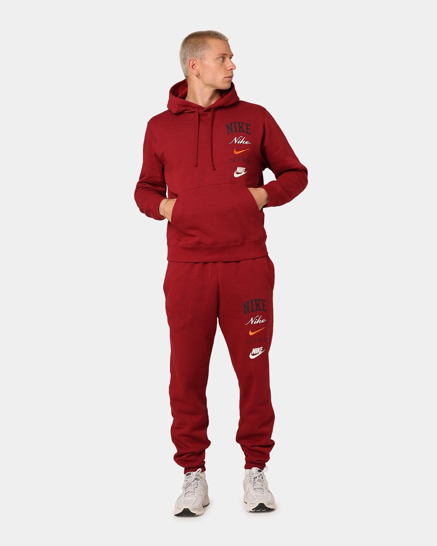 Nike Club Fleece Pullover Hoodie Team Red/Sail suitable for winter sports