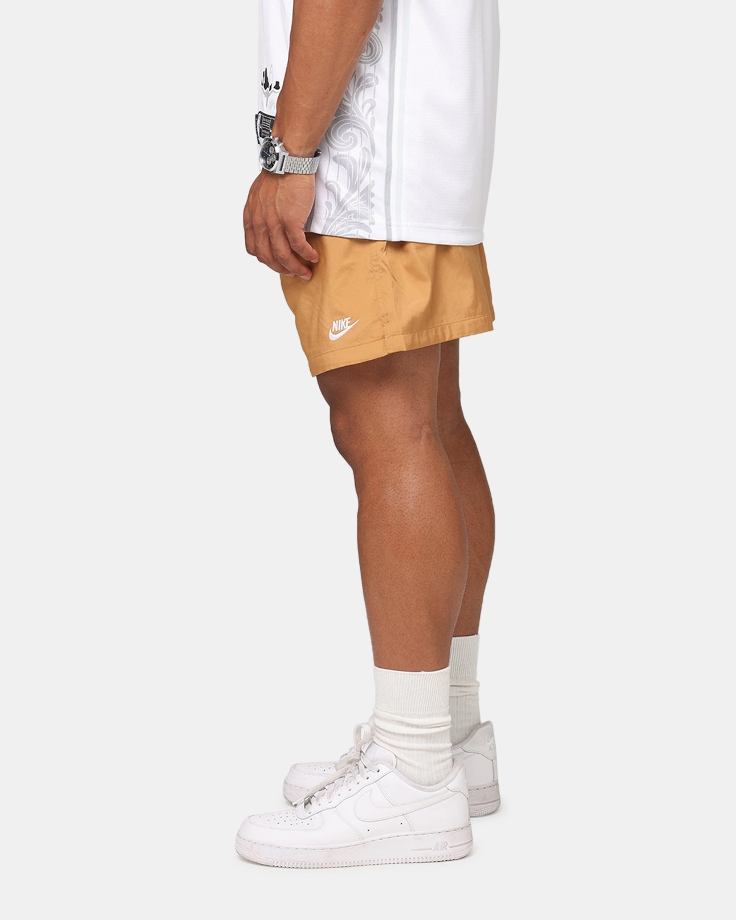 Nike Club Flow Shorts Flax Playful Style