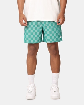 Business casual Nike Club Flow Shorts Malachite/White