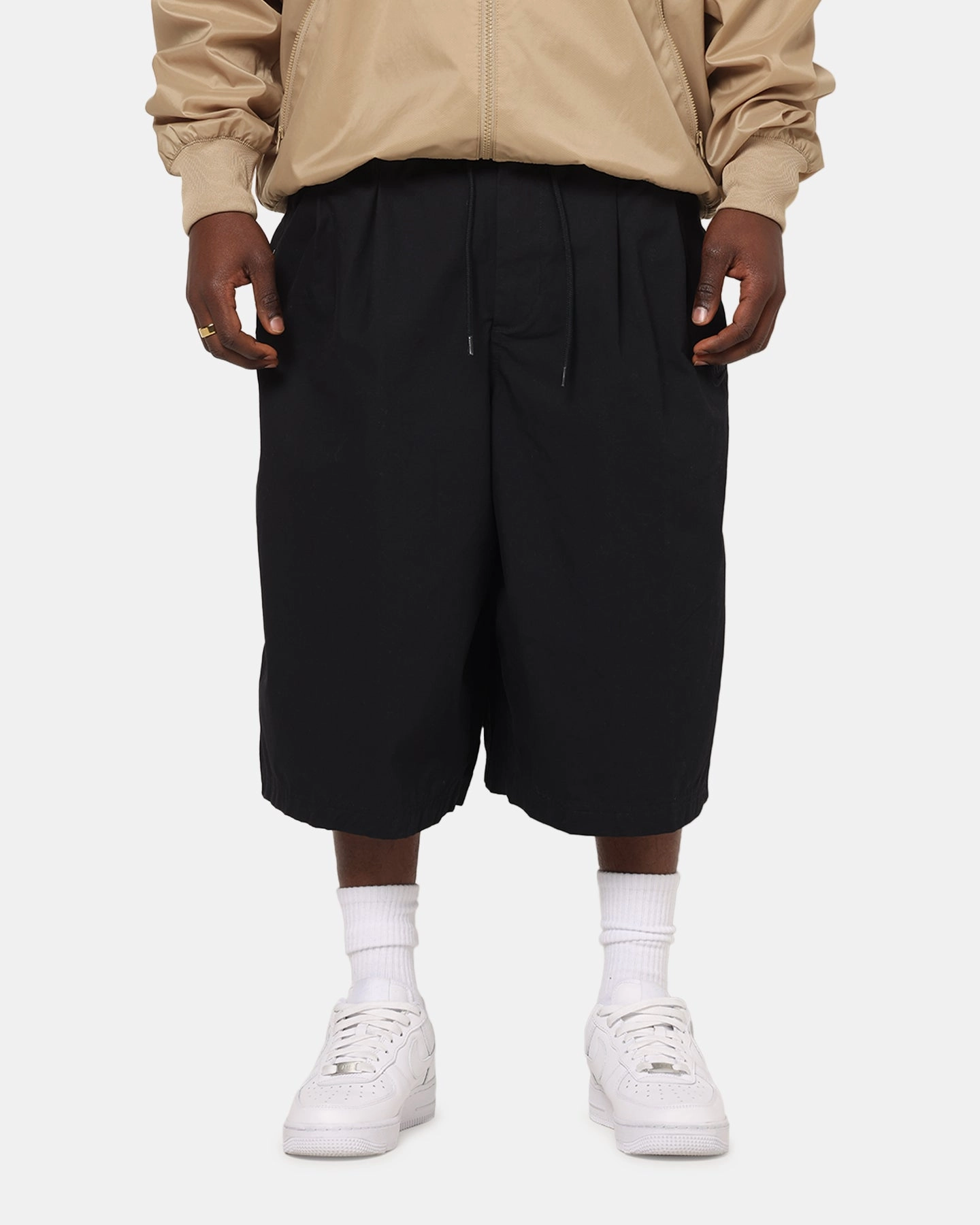 Universal Attachment Points Nike Club Sheoul Oversized Shorts Black/Black
