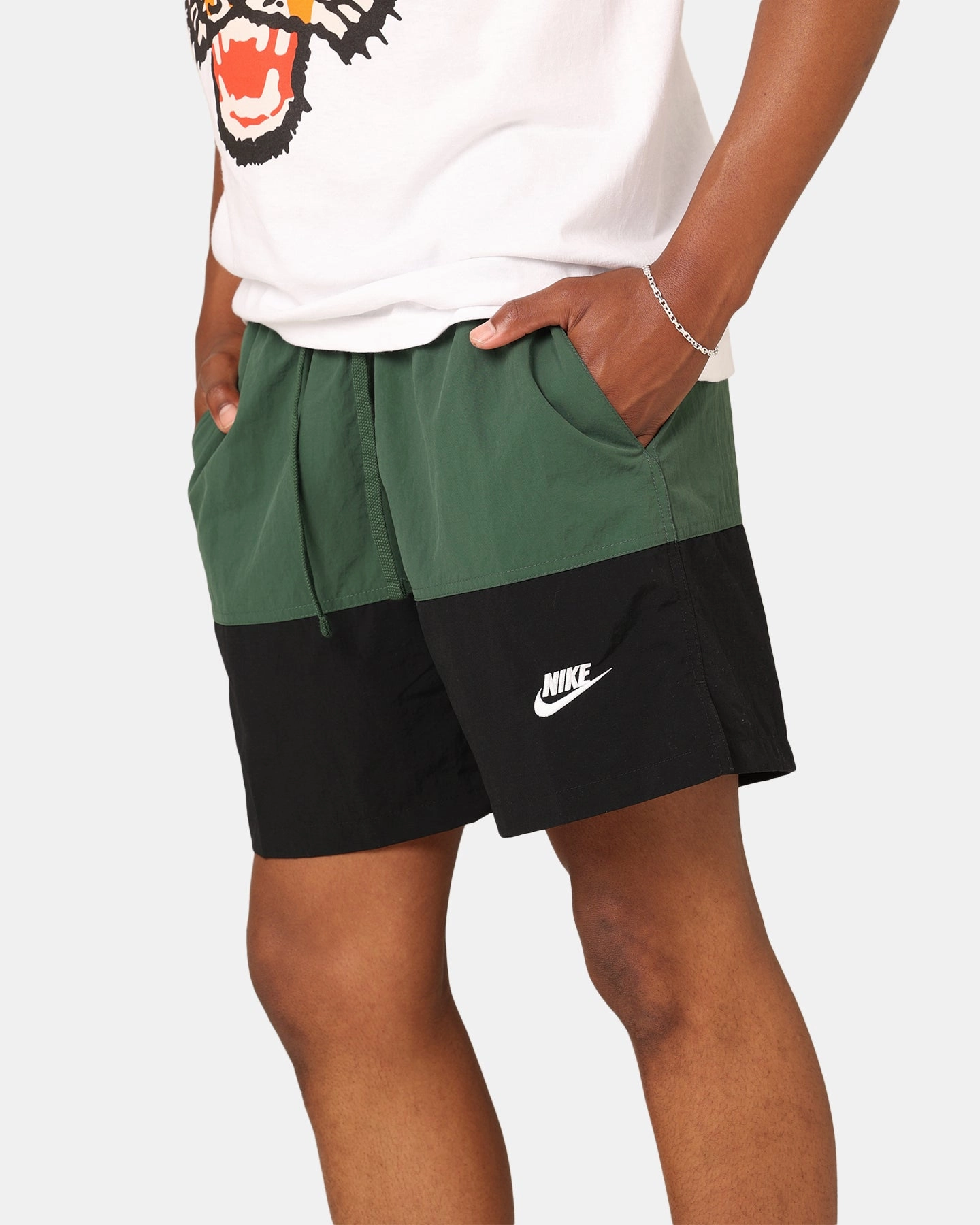 Nike Club  Woven Colour-Blocked Shorts Fir/Black/White Quick Access Cargo Pockets Fade Resistant Material