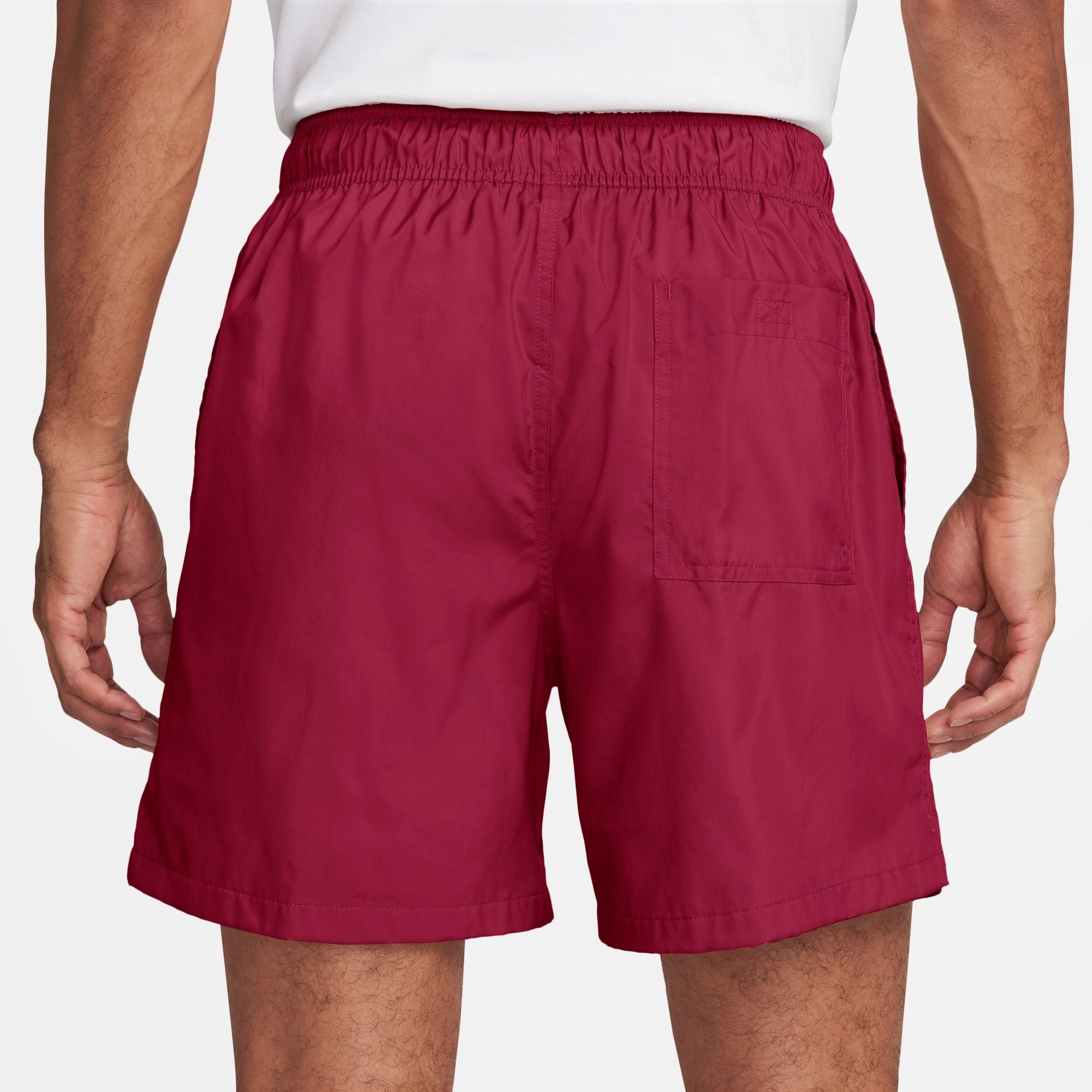 semi-formal look Nike Club Woven Short 'Team Red'