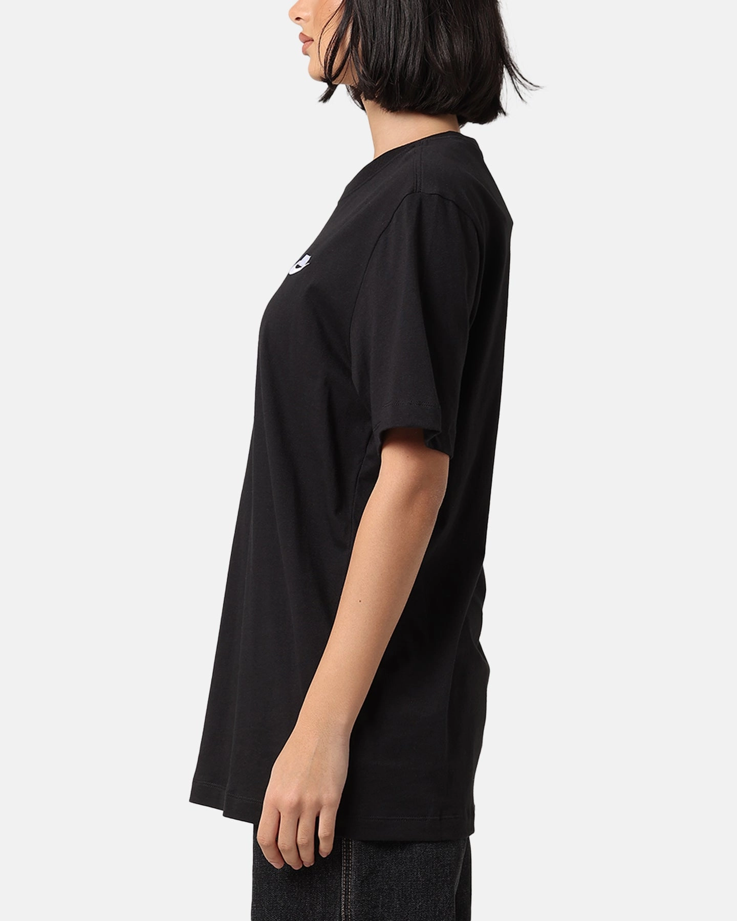 Classic Smart Soft Feel Nike Sportswear Club T-Shirt Black/White