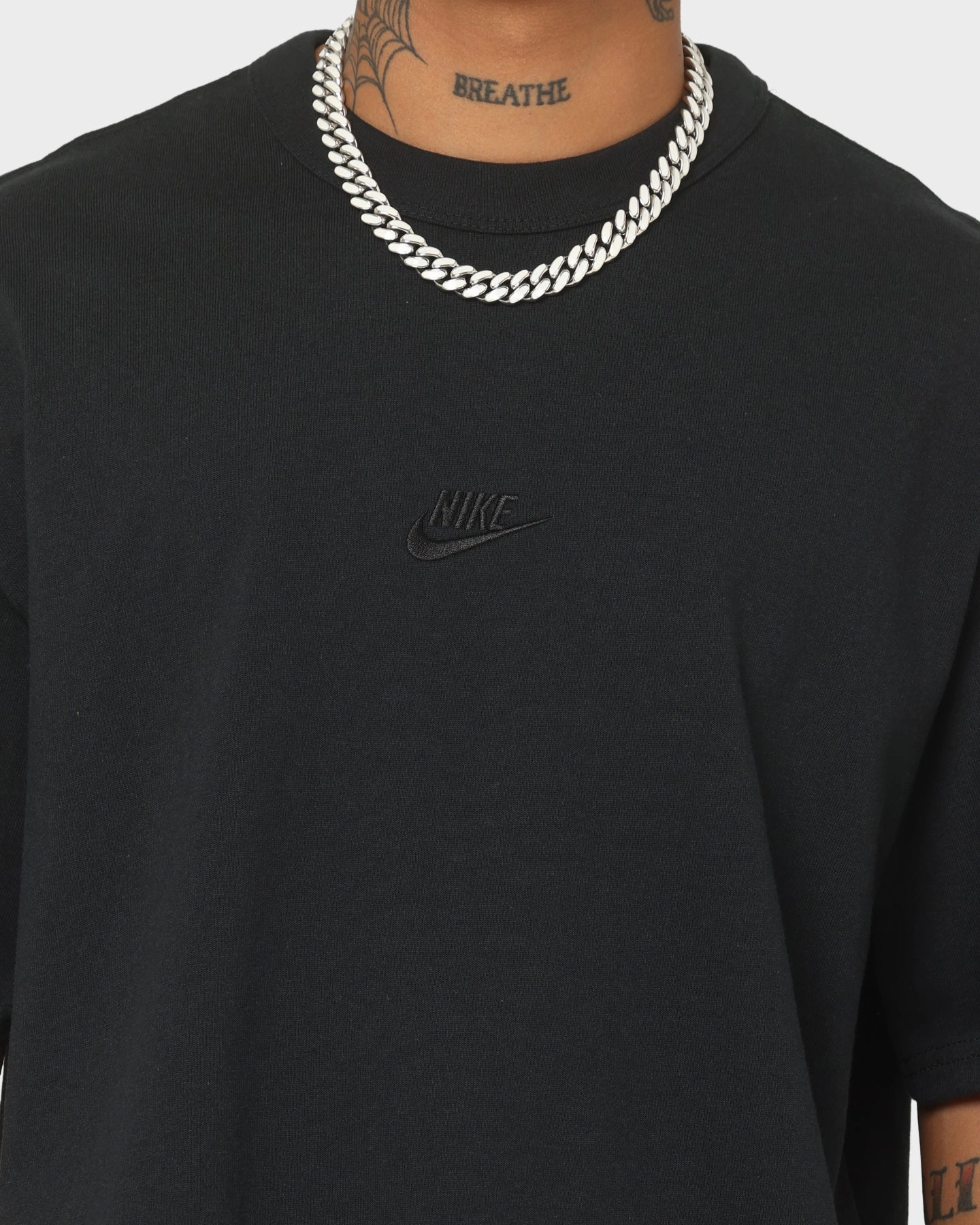 Comfy and Soft Nike Sportswear Premium Essentials T-Shirt Black/Black