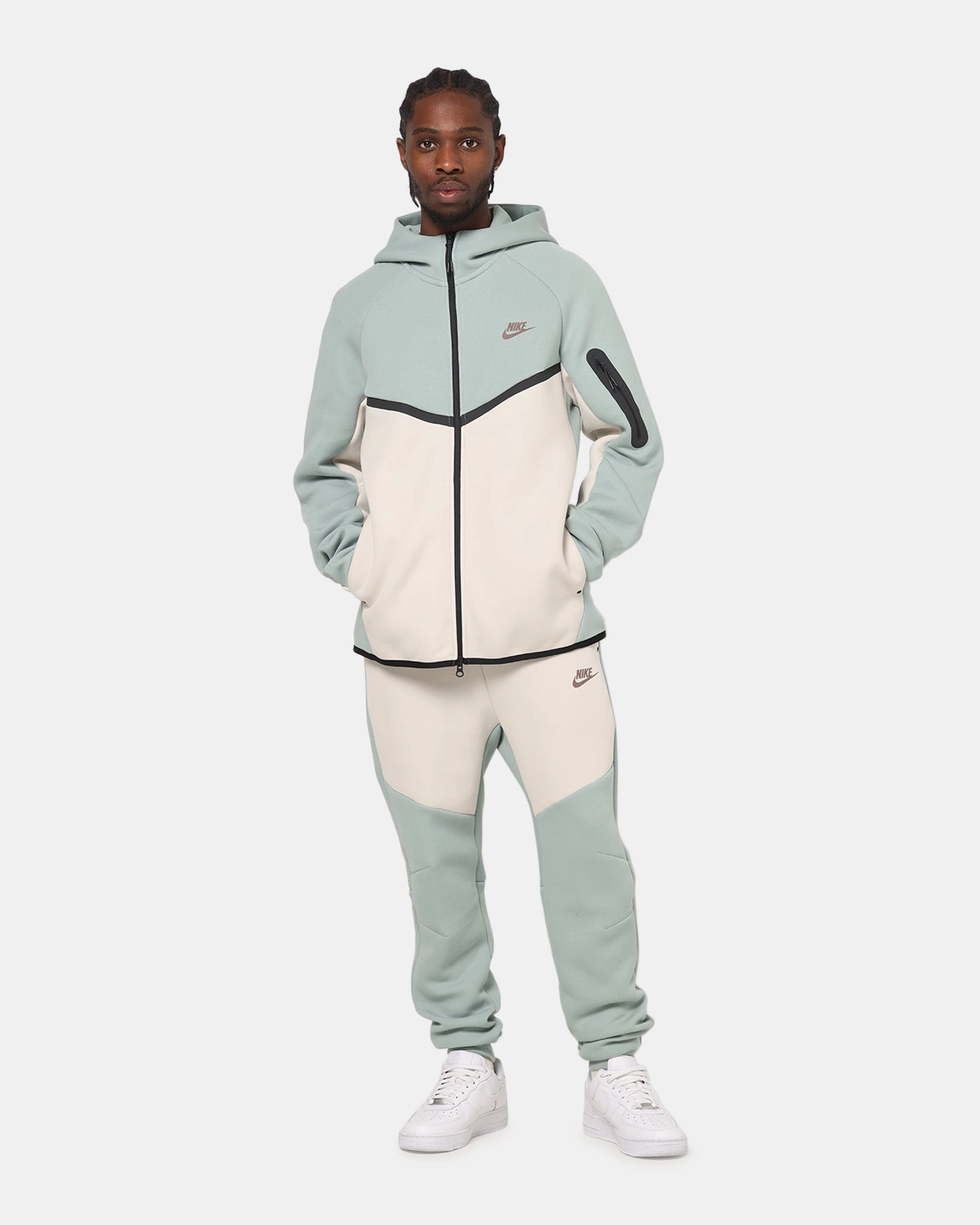 Surveillance - ready Nike Sportswear Tech Fleece Windrunner Jacket Dusty Sage