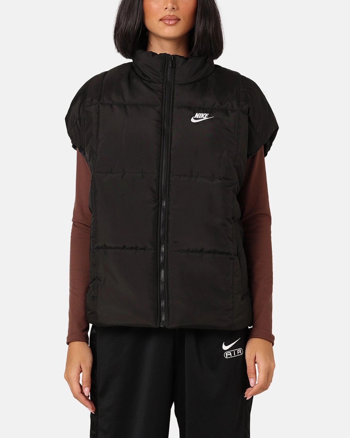 Emblem Resilience Nike Women's Sportswear Classic Puffer Therma-FIT Loose Vest Black/White