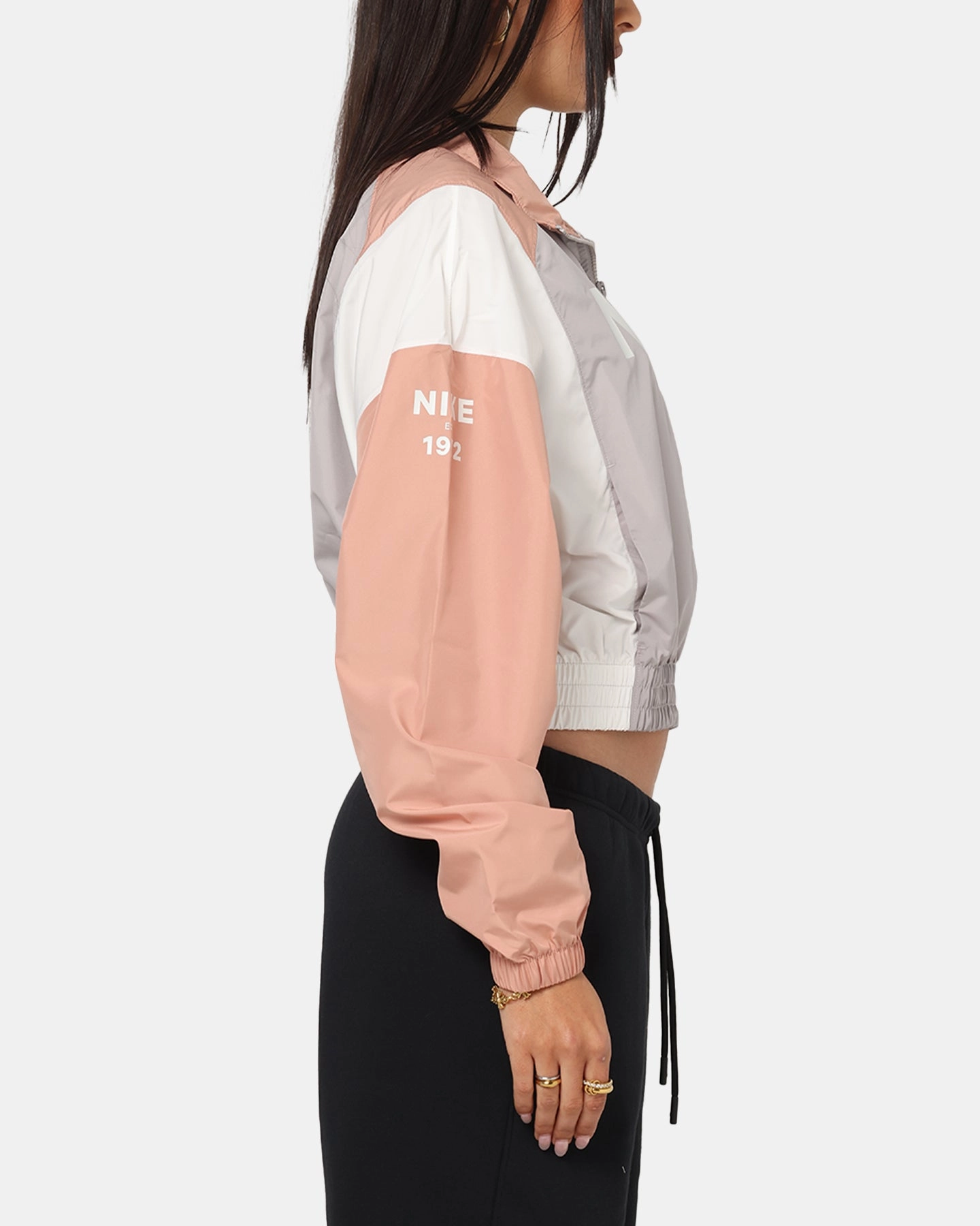 Noise Reduced Fabrics ExpandableSideGussets Nike Women's Sportswear Classic Woven Lightweight 1/4-Zip Jacket College Grey/Rose Gold/Sail