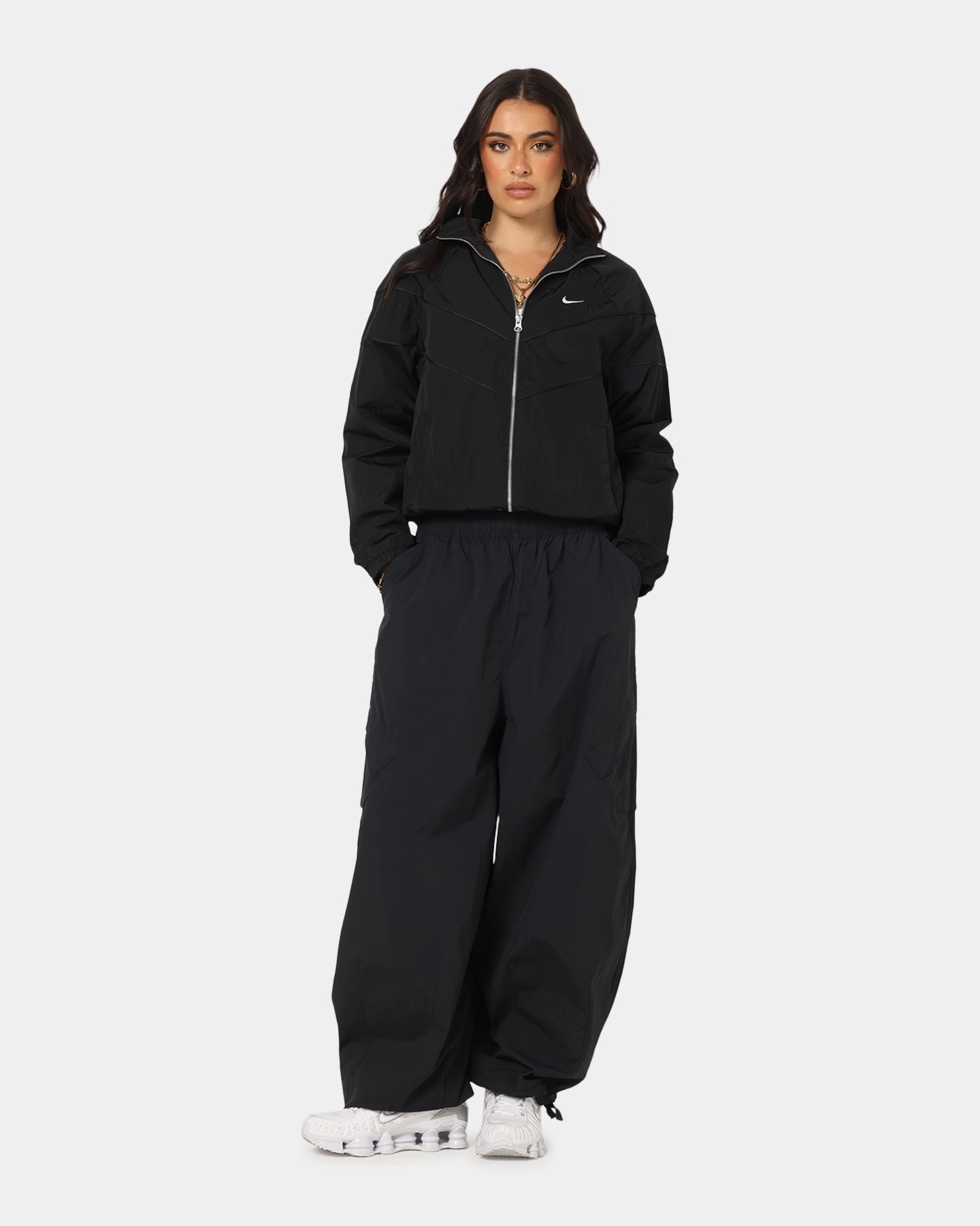Nike Women's Sportswear Loose UV Woven Full-Zip Jacket Brown/Black Warm and Practical