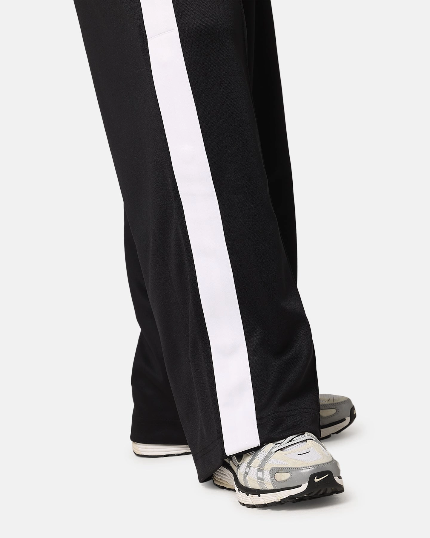 Nike Women's Sportswear Pants Black/White Flexible Layer Universal Fit System