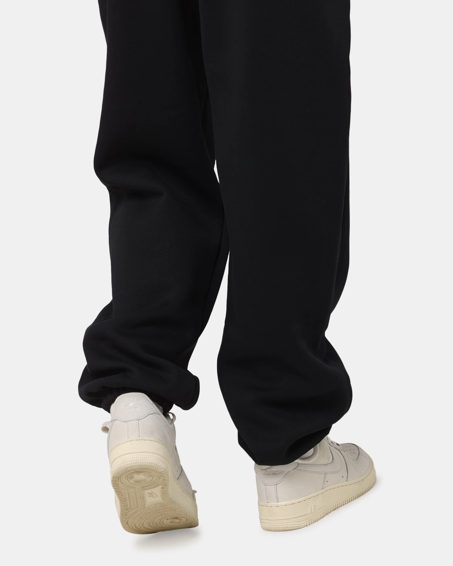 Light Fabric Layering Essential Nike Women's Sportswear Phoenix Fleece High-Waisted Oversized Sweatpants Black/Sail