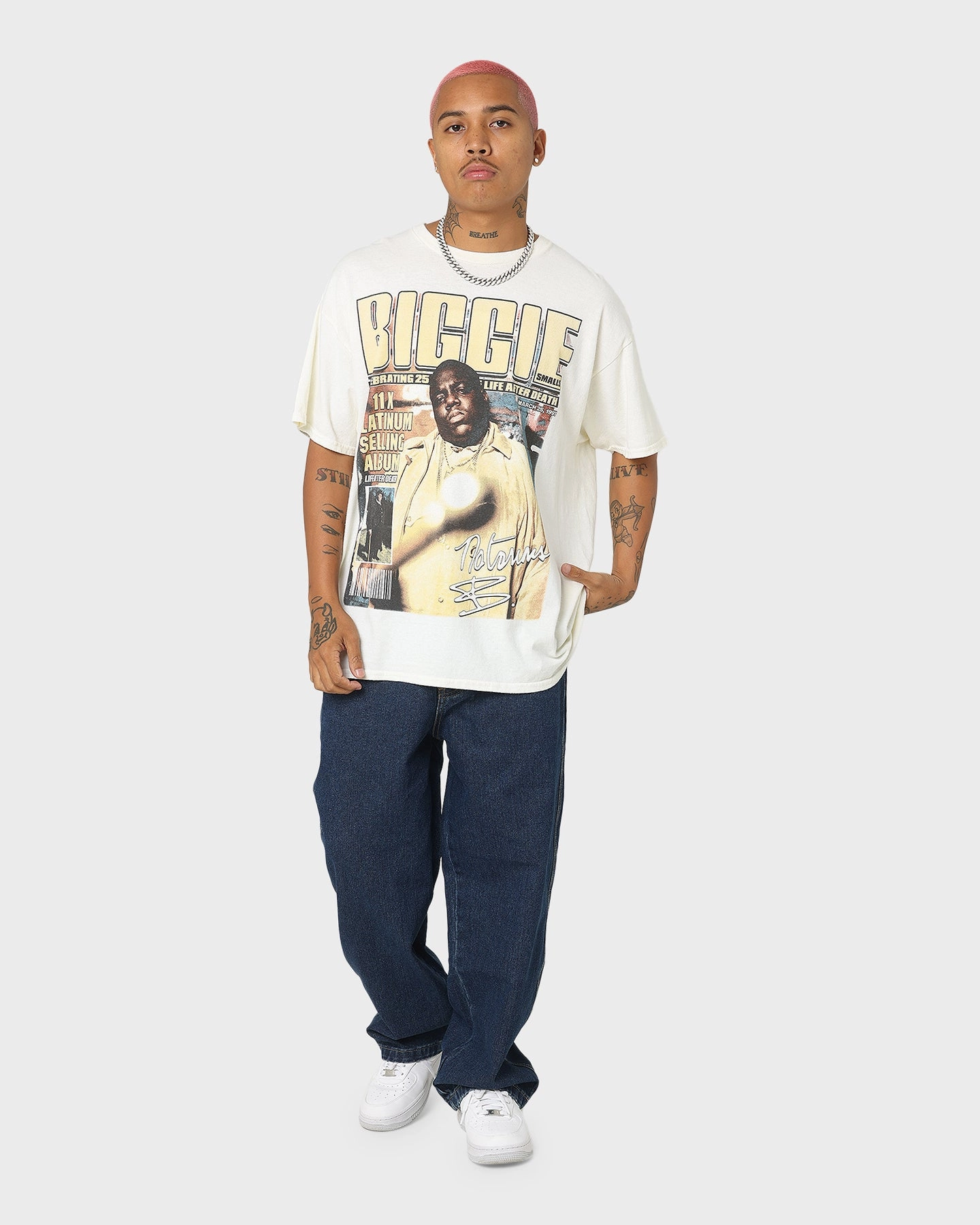 Stylish and Relaxed Notorious B.I. Biggie Magazine Cover T-Shirt Off White