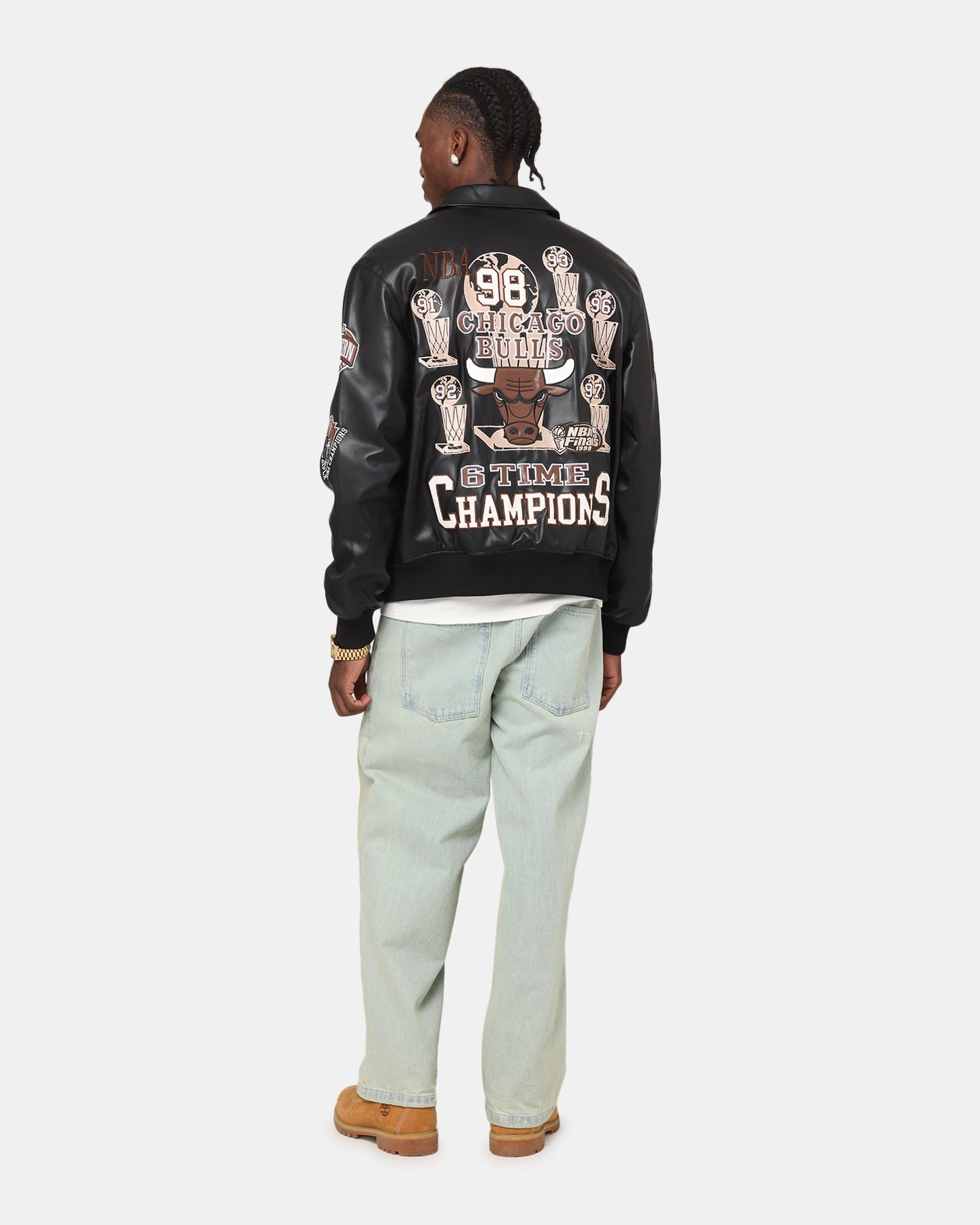 Mitchell & Ness Chicago Bulls 6 Time Jacket Black suitable for sports games Skiing