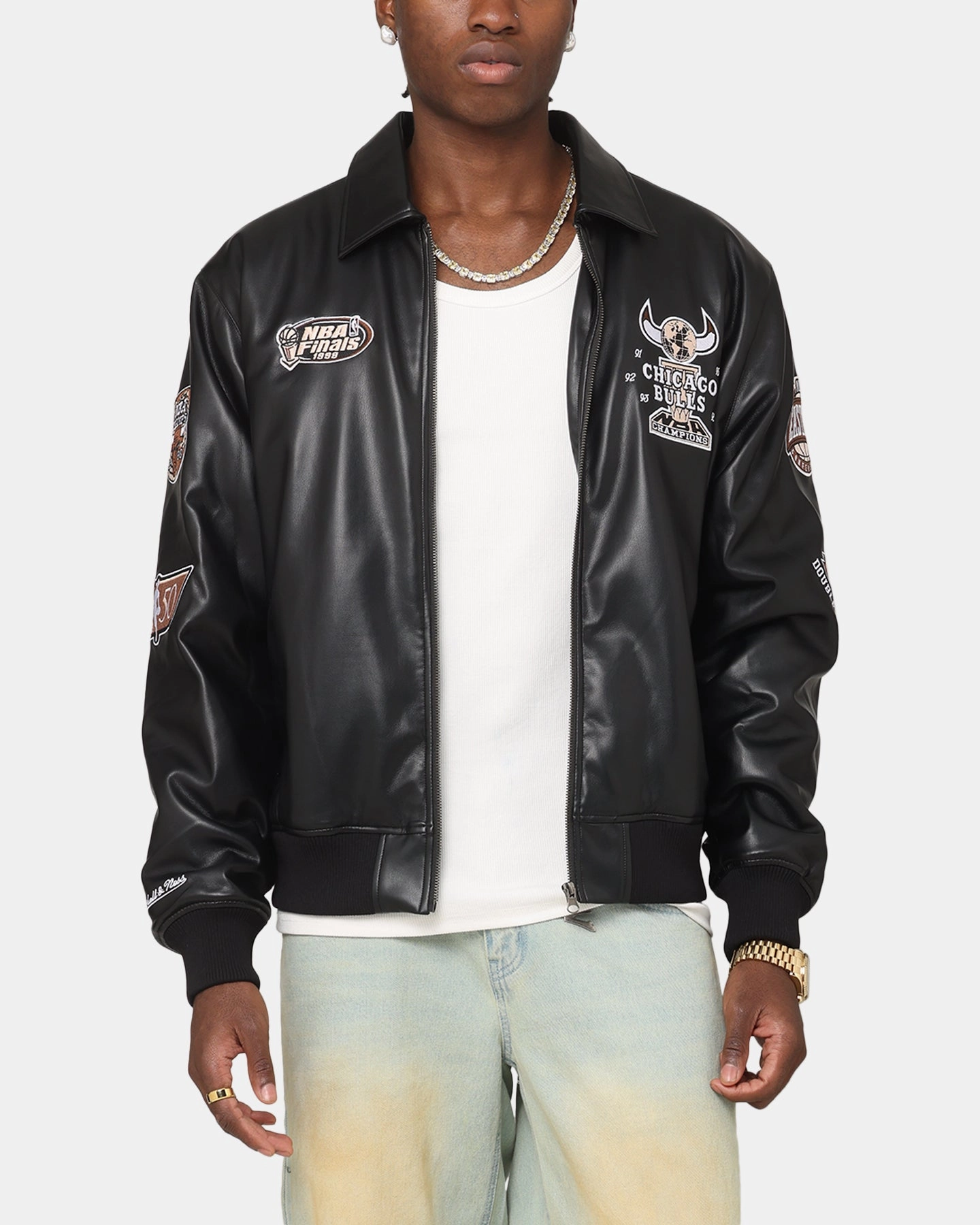 Mitchell & Ness Chicago Bulls 6 Time Jacket Black Weather resistant
