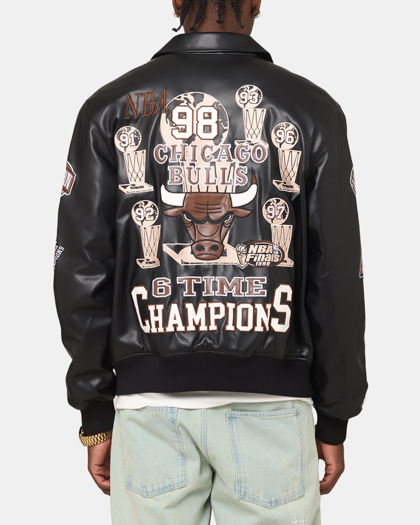 Last complementary item Mitchell & Ness Chicago Bulls 6 Time Jacket Black
