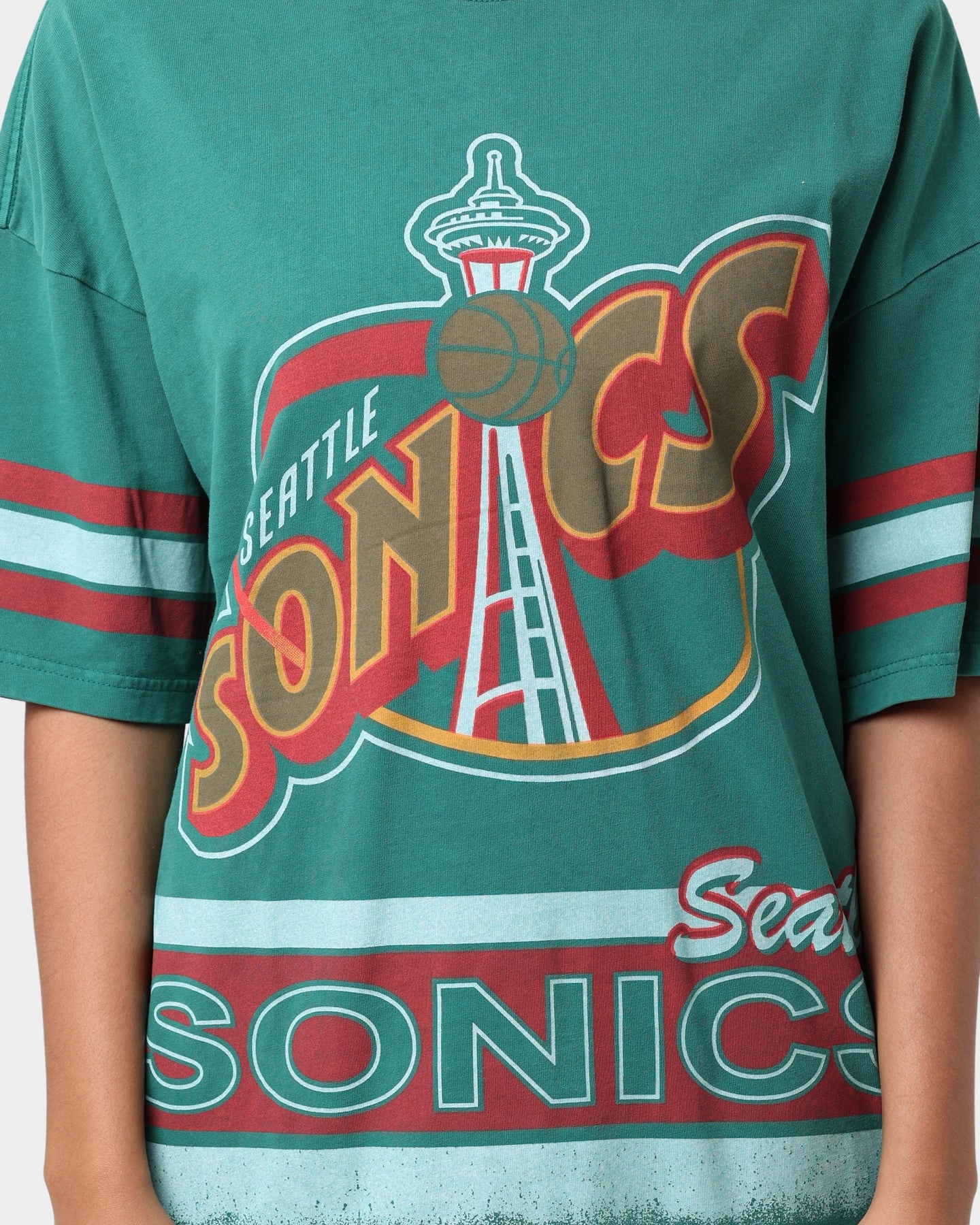 Beaded details Mitchell & Ness Seattle Sonics Vintage Conference T-Shirt Faded Green