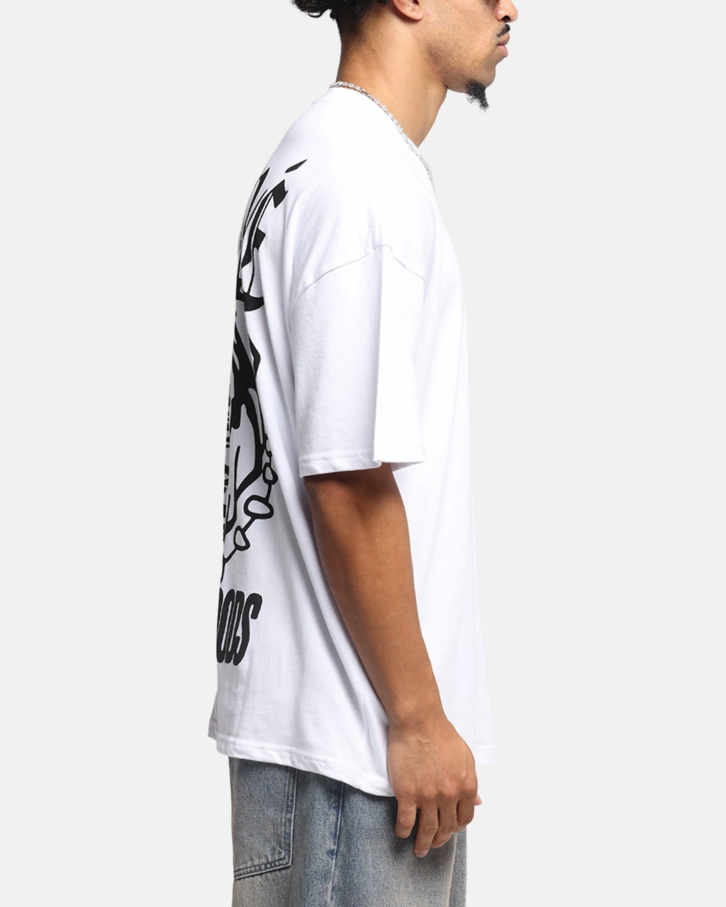 Carre Bulldog T-Shirt White Curved Hemline Camping attire