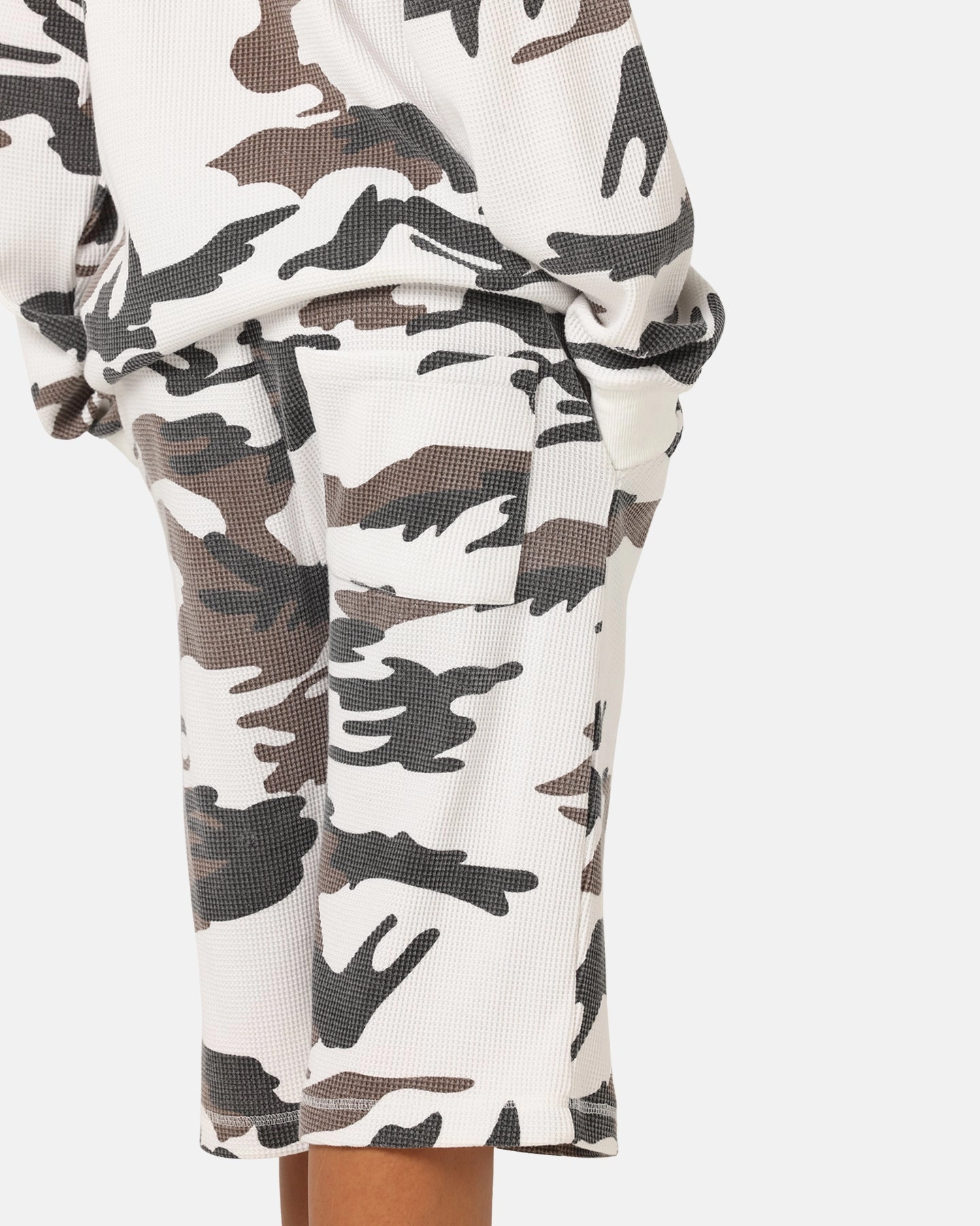 Windproof Design XXIII Printed Thermal Shorts Snow Camo